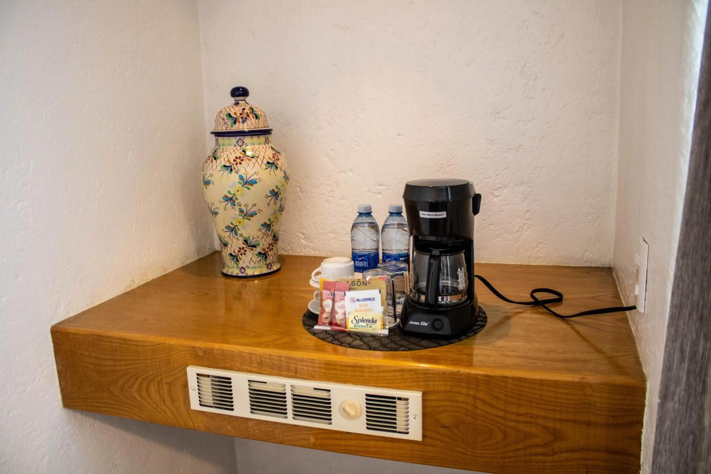 Coffee/tea facilities in Cantalagua Inn