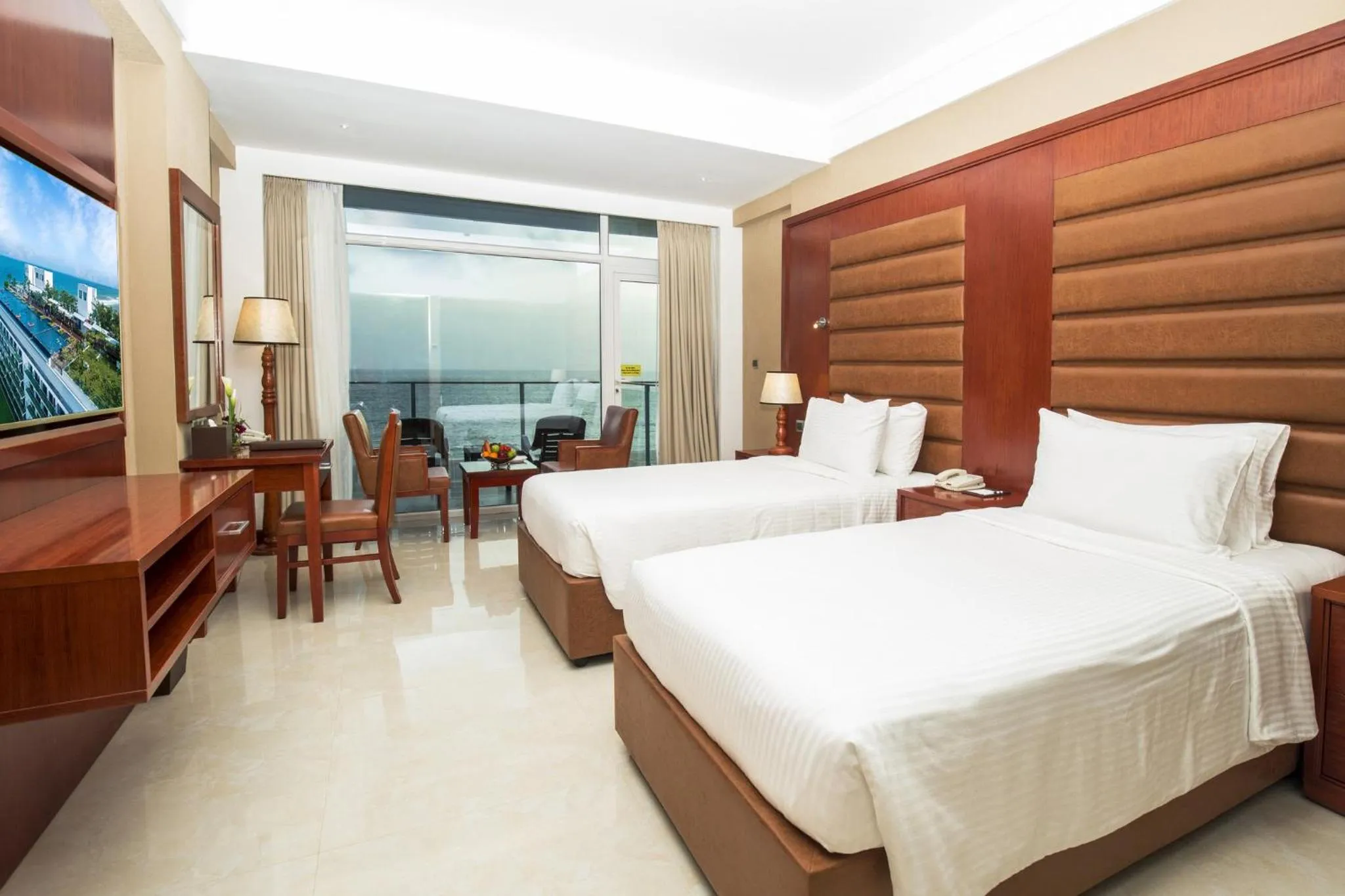 Bedroom, Bed in Marino Beach Colombo