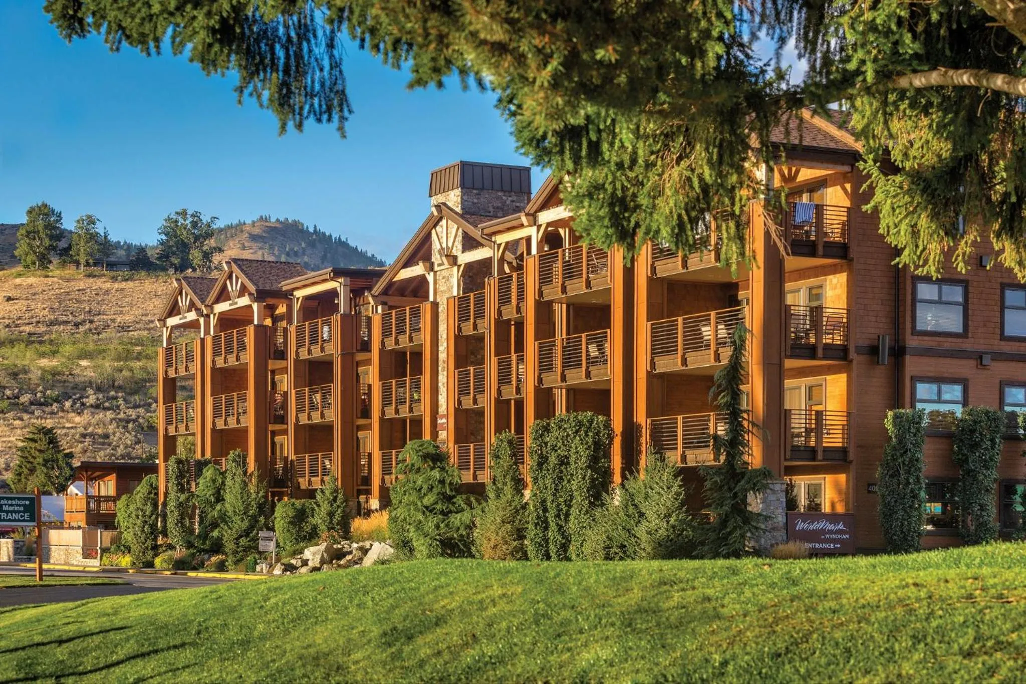 Property building in WorldMark Chelan - Lake House