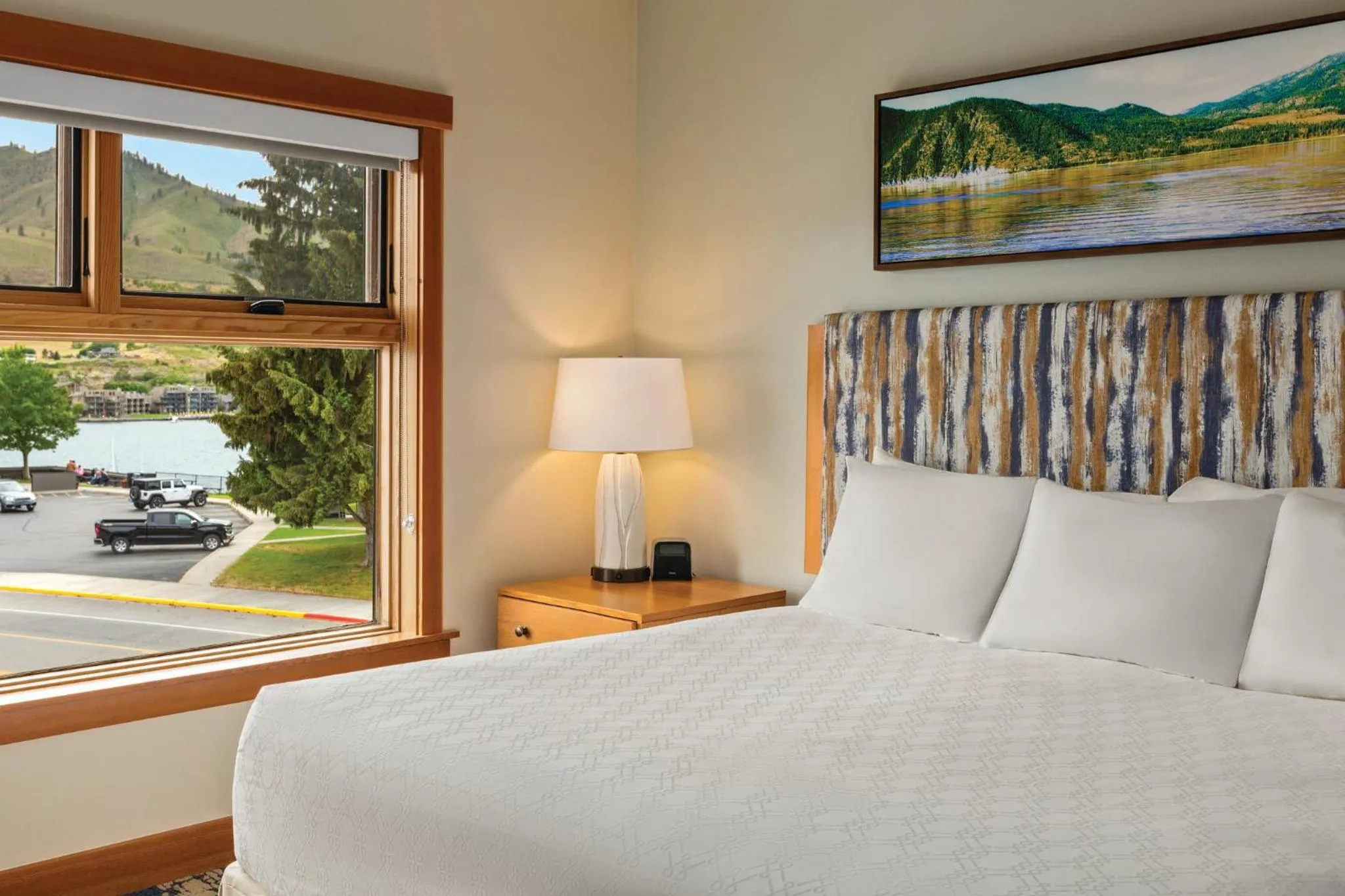 Bedroom, Bed in WorldMark Chelan - Lake House