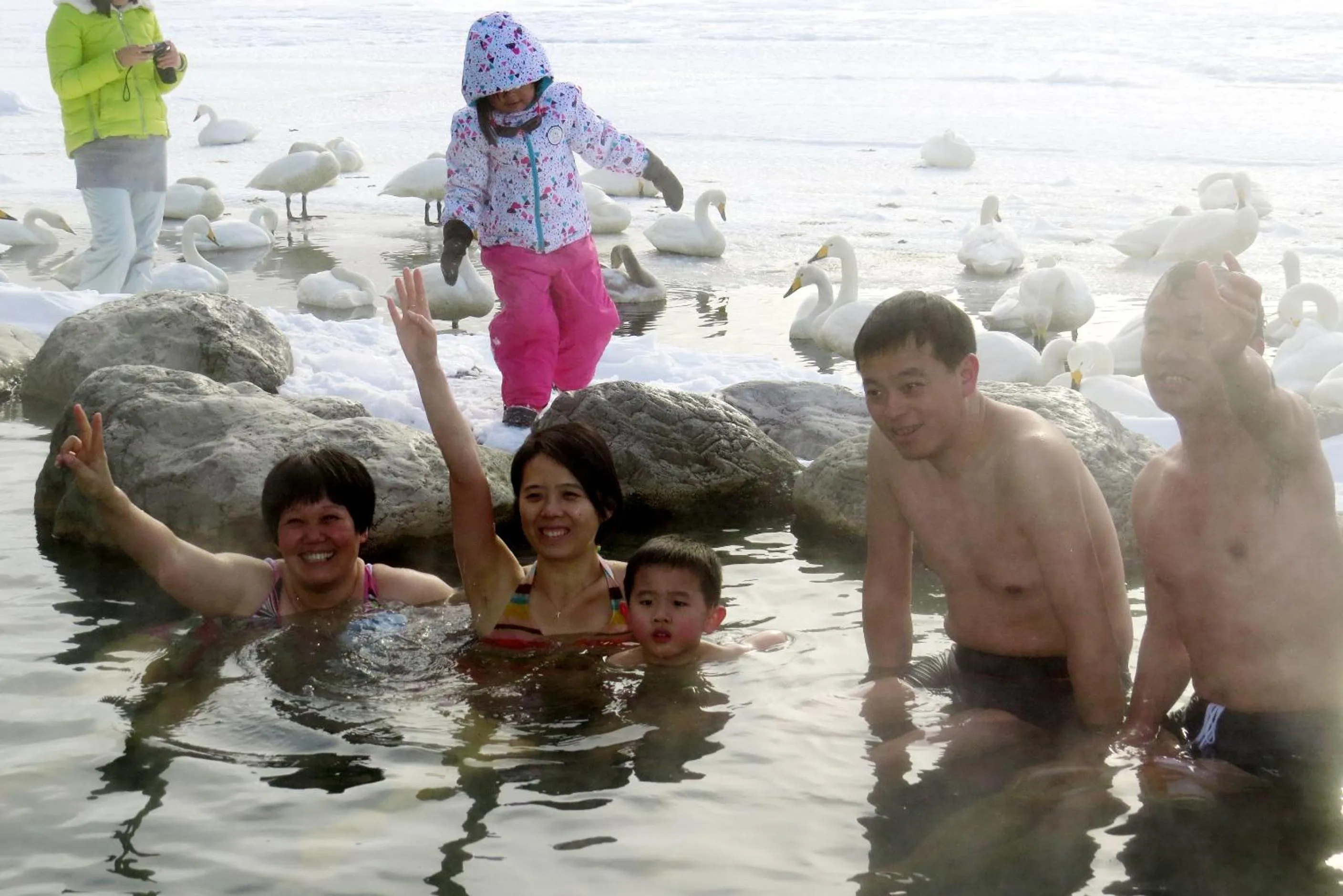 group of guests in Traveler's Inn Asanebo