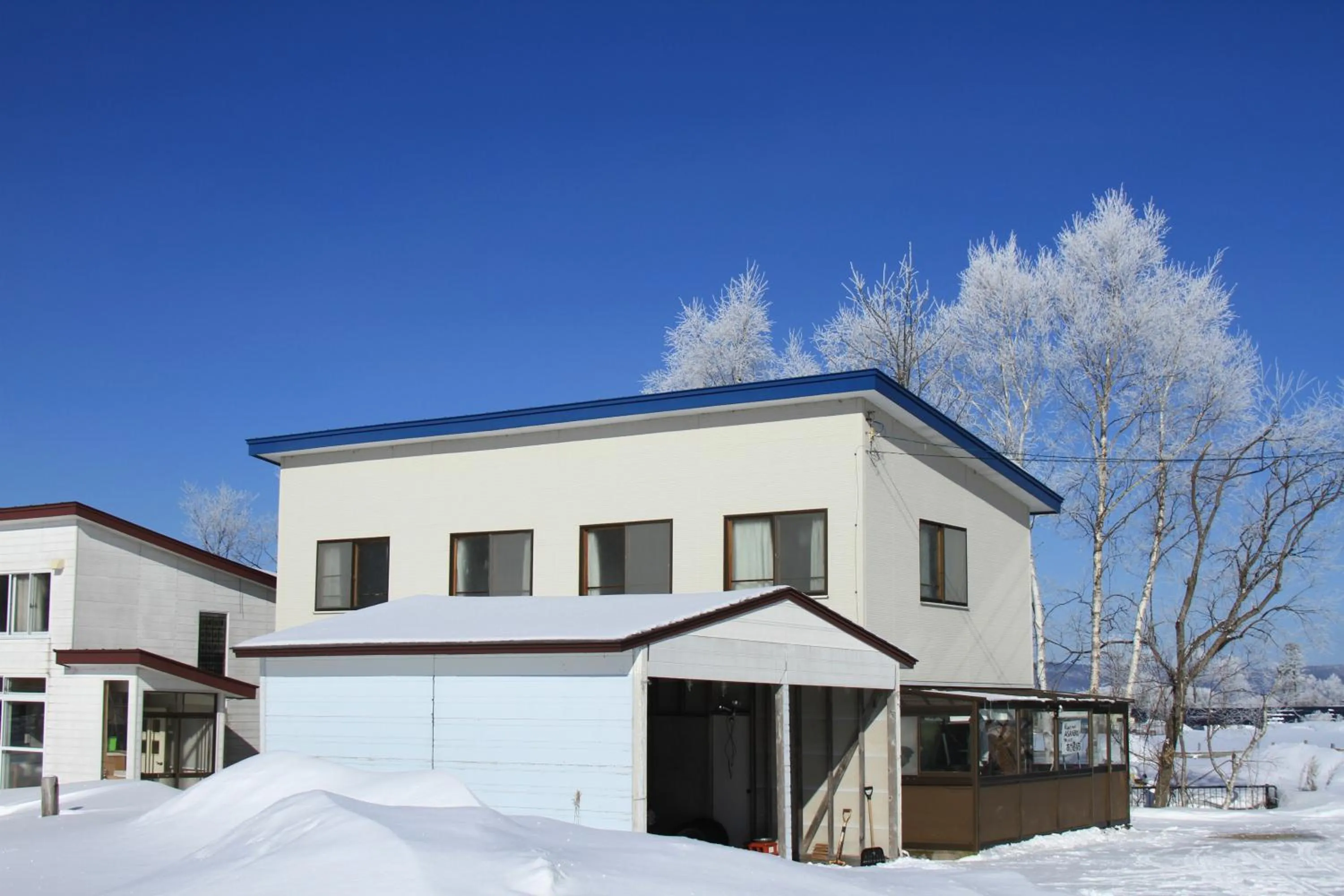 Property building in Traveler's Inn Asanebo