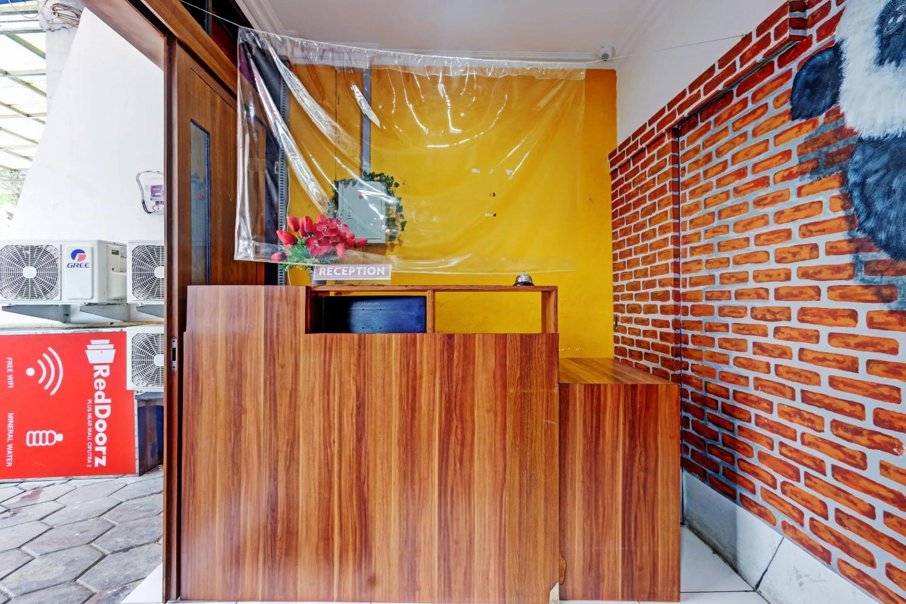 Lobby or reception in Hotel O Near Mall Ciputra 2