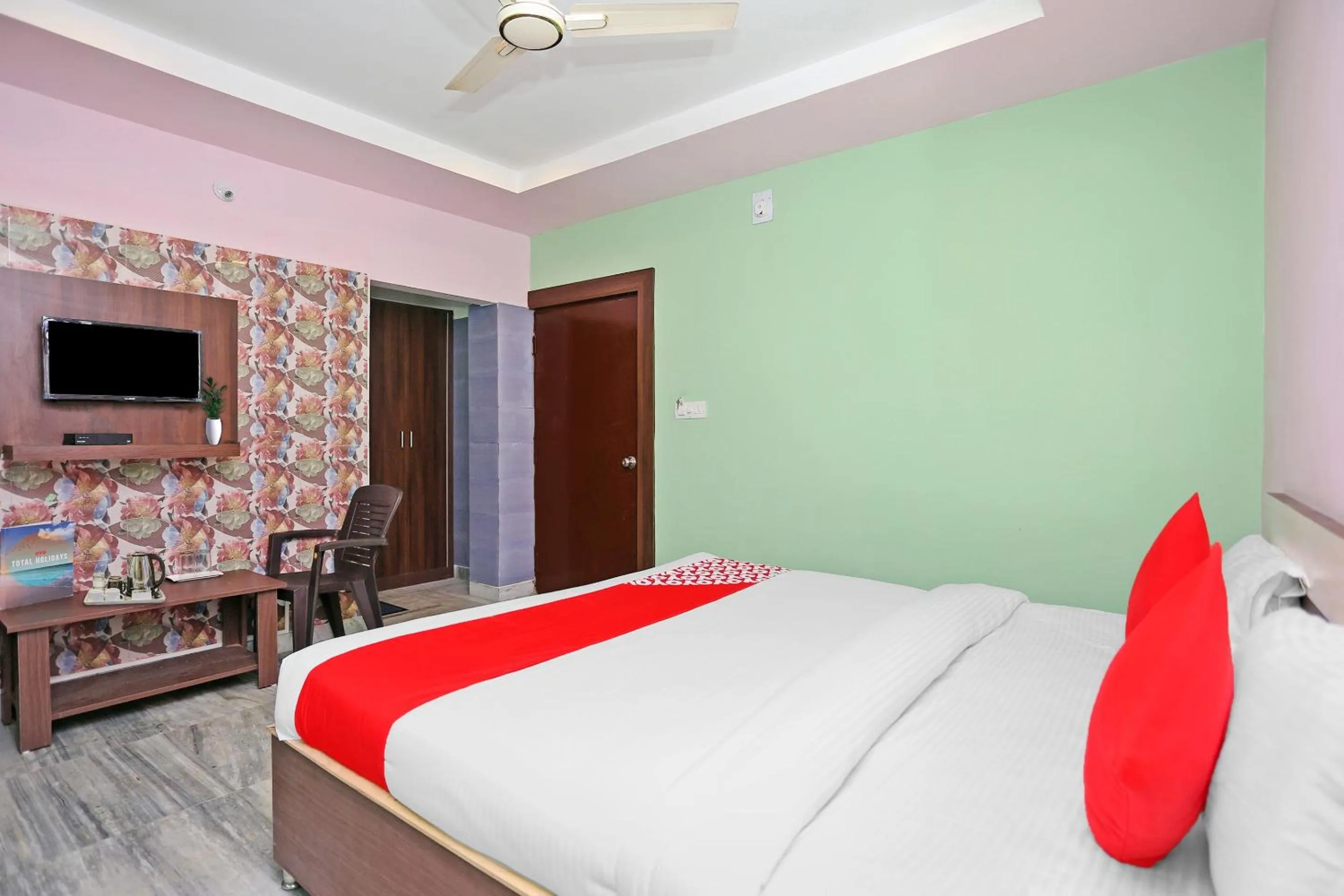 Bathroom, Bed in Collection O Aryan hotel