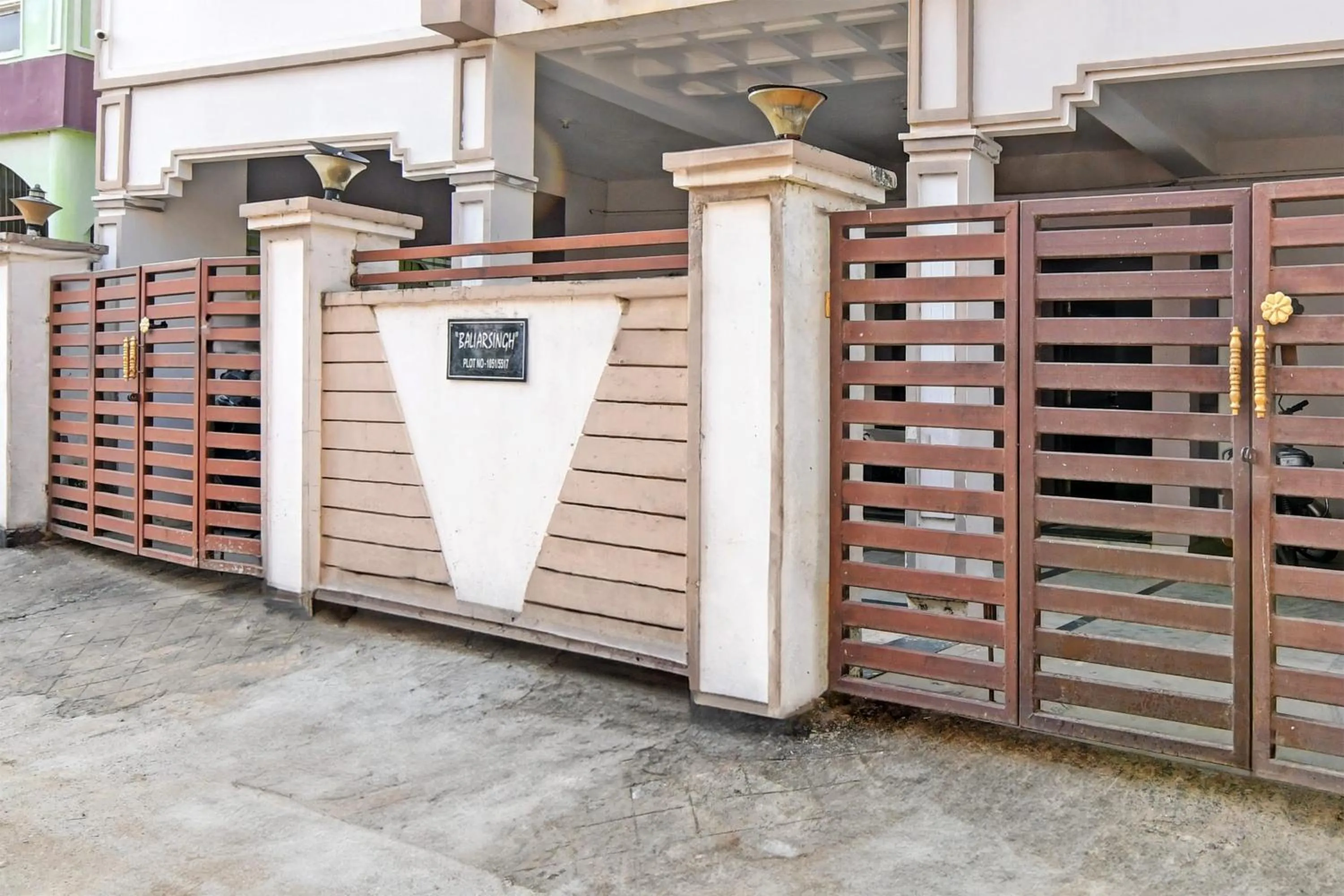 Facade/entrance in Hotel O Regal Stays