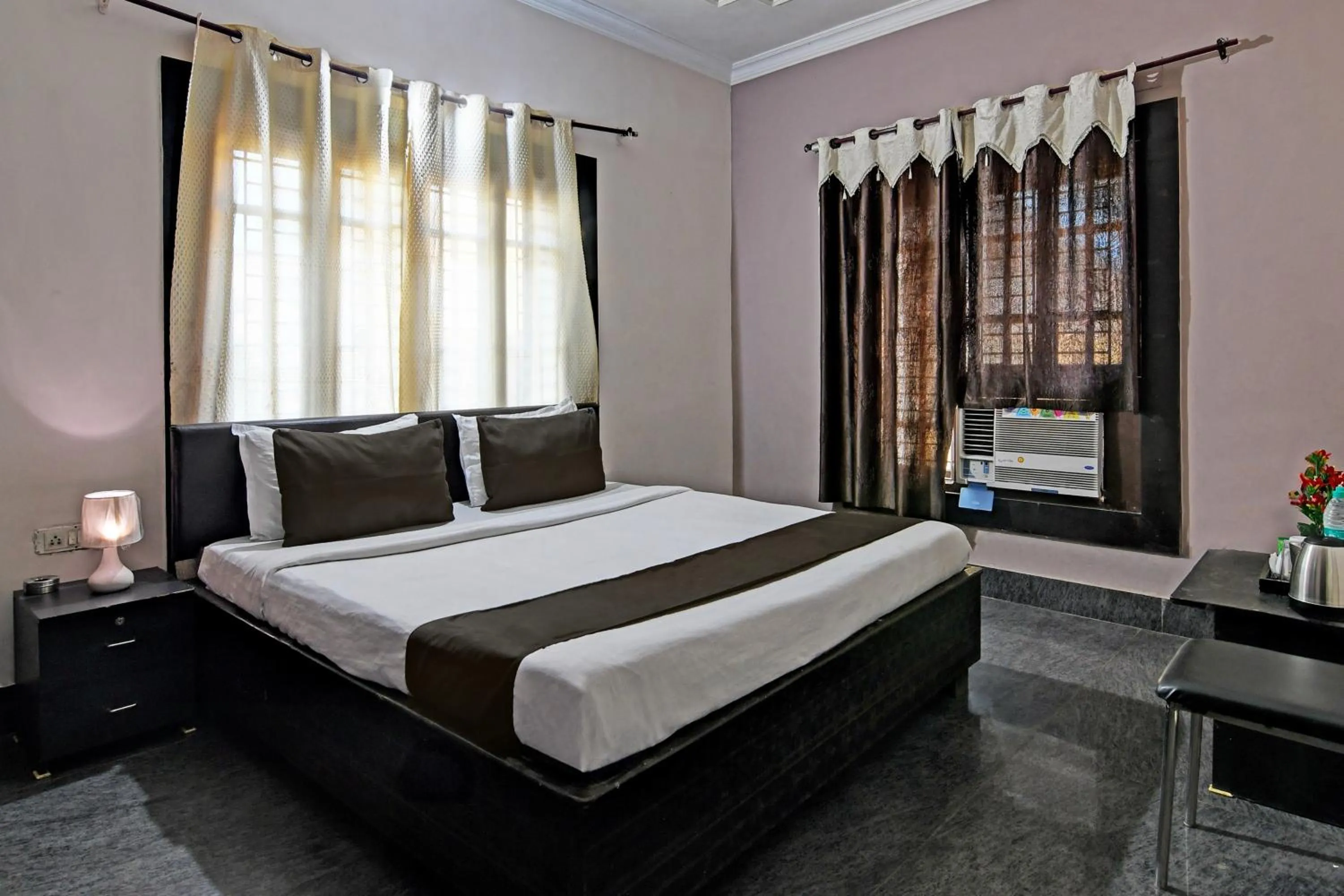 Bedroom, Bed in Hotel O Regal Stays