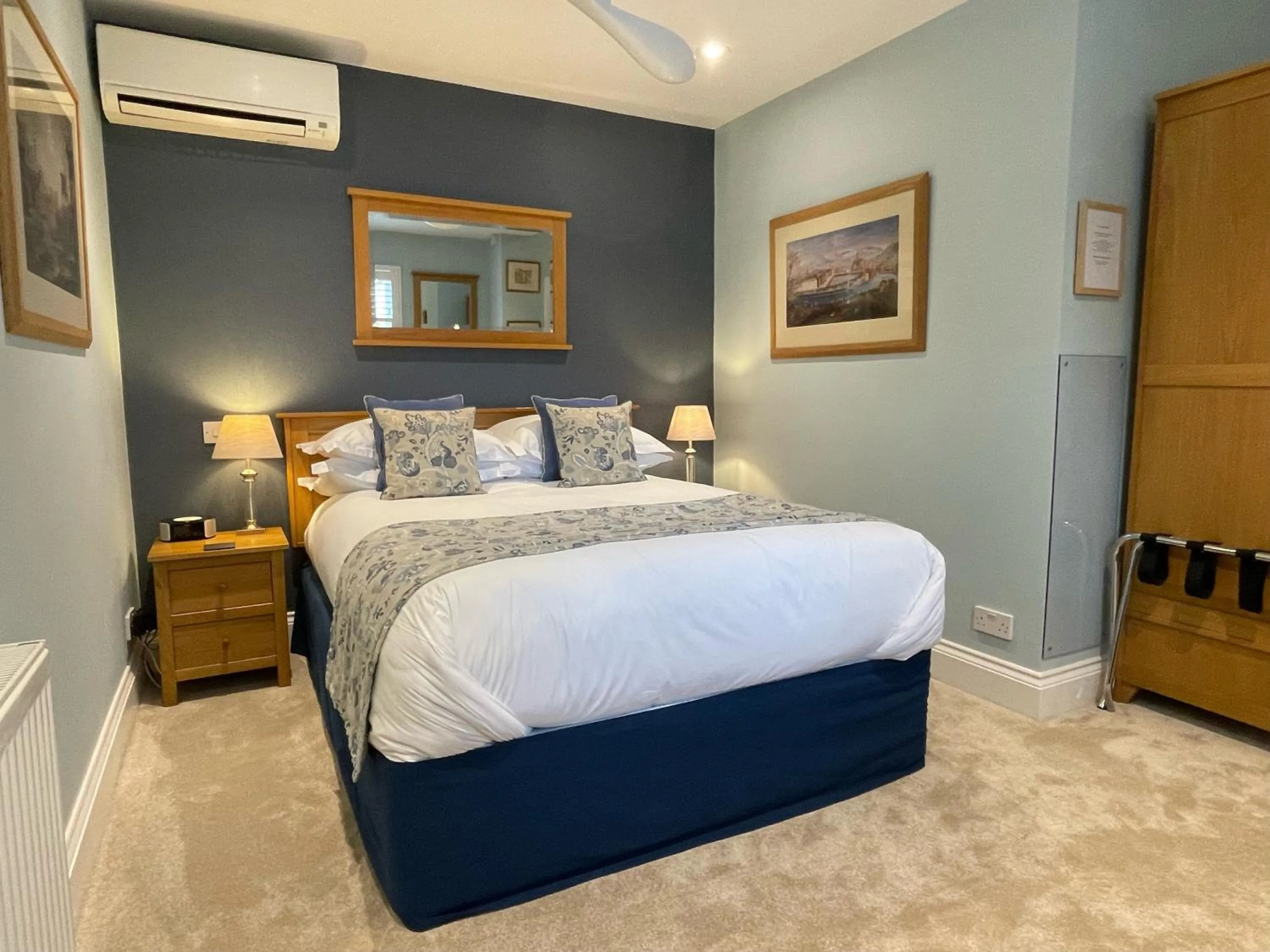 Bed in Chestnuts House Boutique B&B