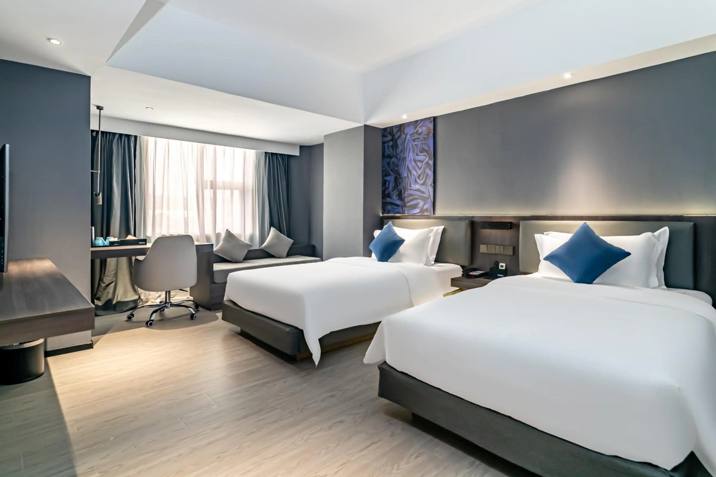 Photo of the whole room, Bed in Insail Hotels (Guangyuanxincun Jingtai Pedestrian Street Guangzhou)