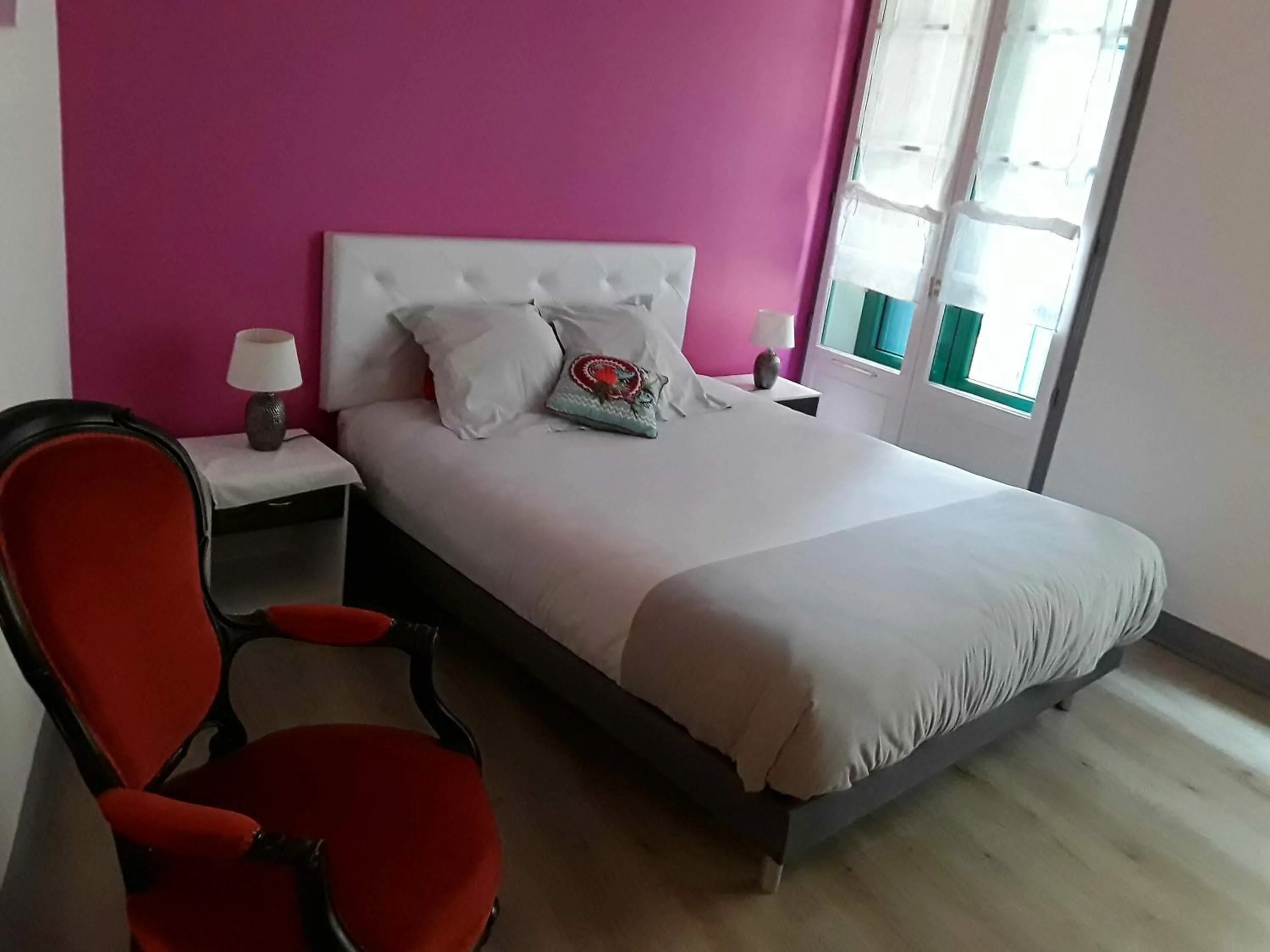 Bedroom, Bed in Madelon IV