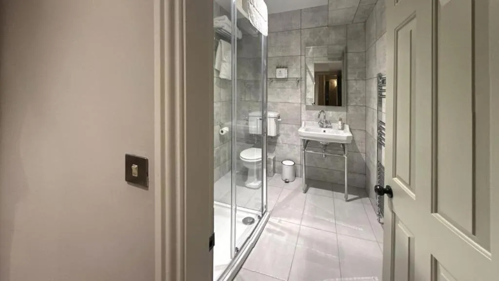 Shower in Owston Hall Hotel