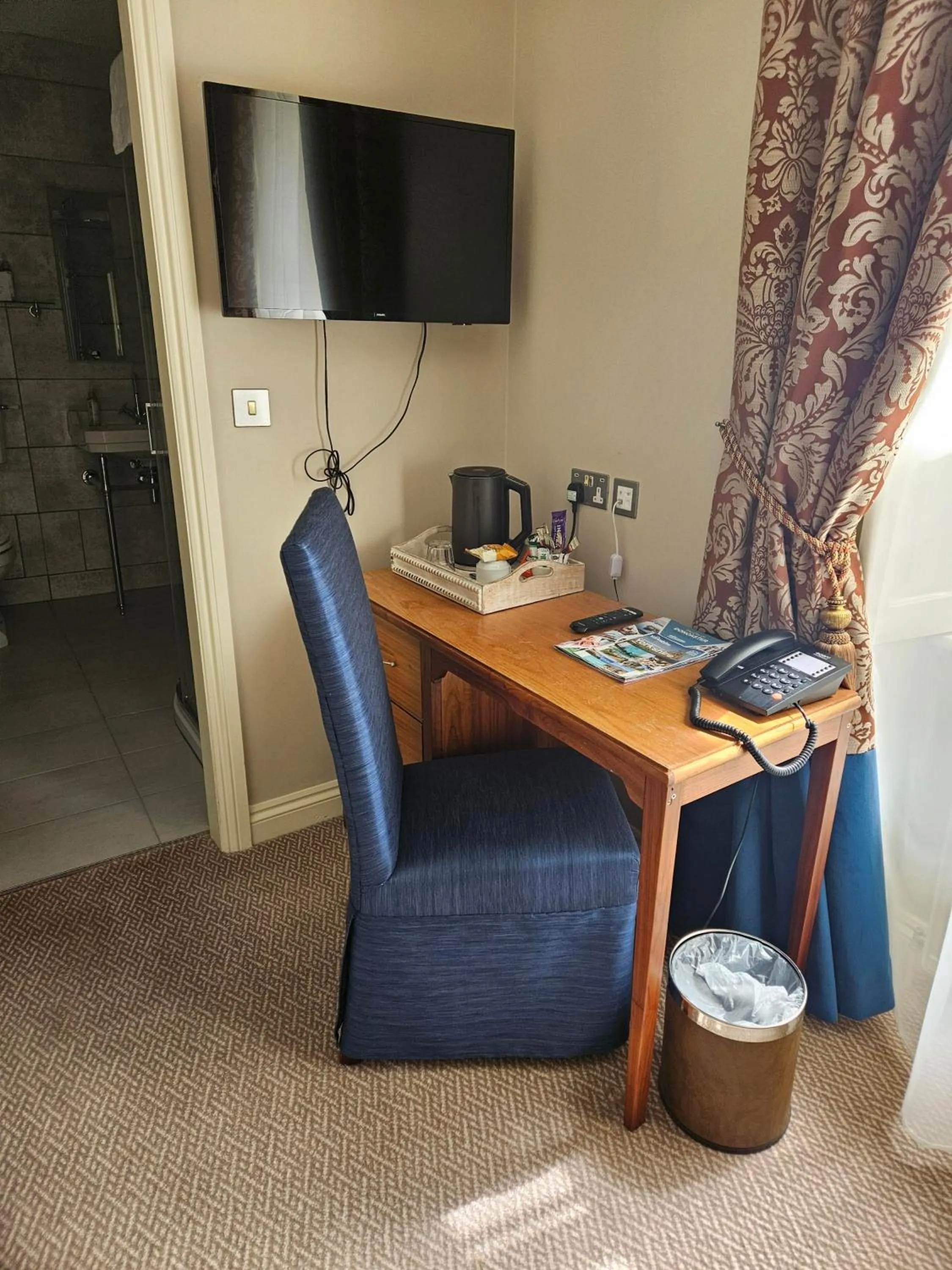 TV and multimedia in Owston Hall Hotel