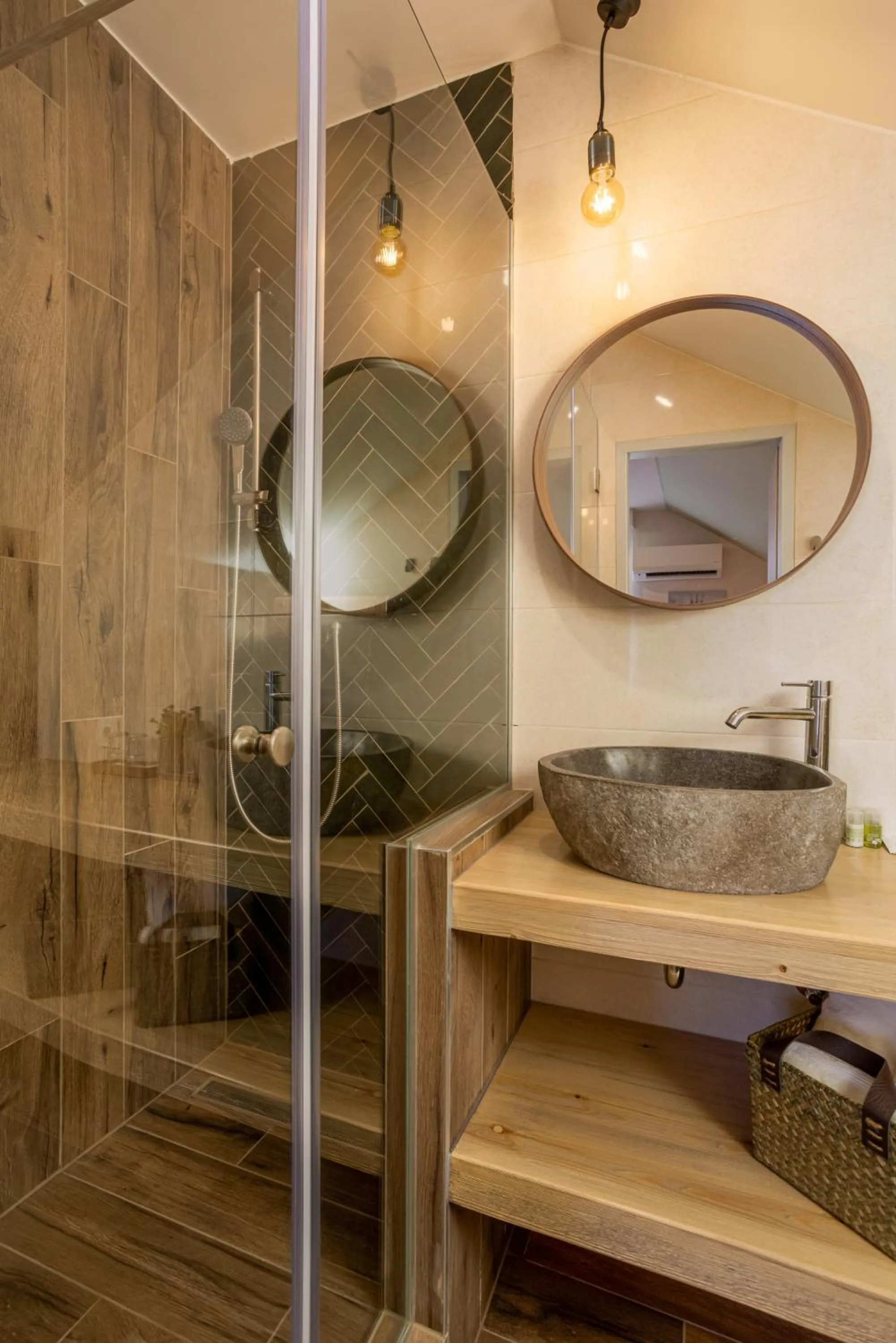 Shower in Bauer Resort Countryside Retreat