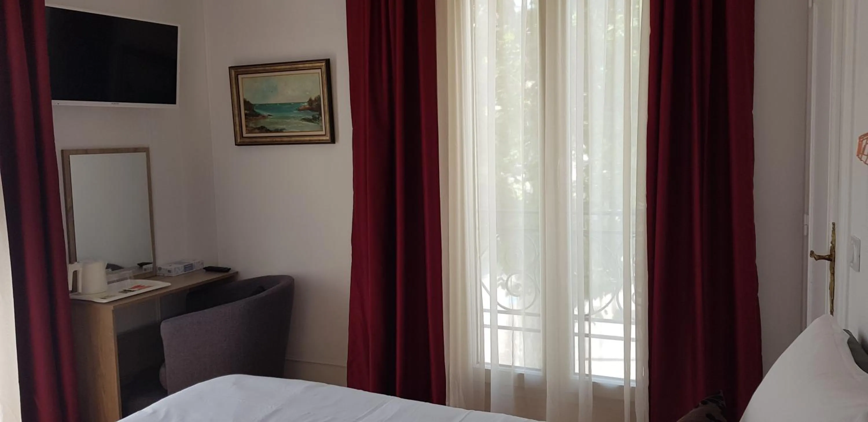 Coffee/tea facilities, Bed in Le Vauban