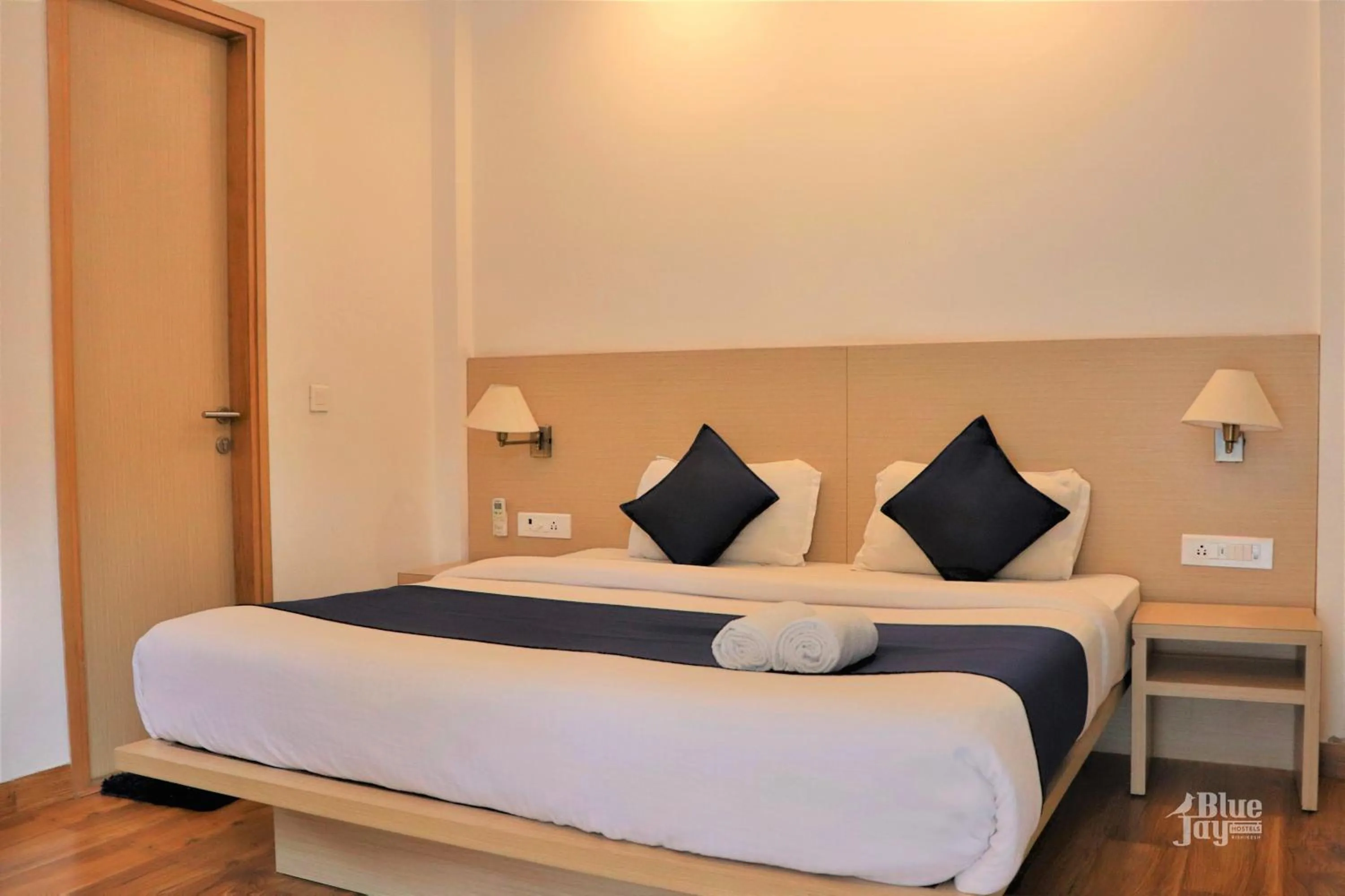 Bed in The Blue Jay Hostel - Dorms & Rooms