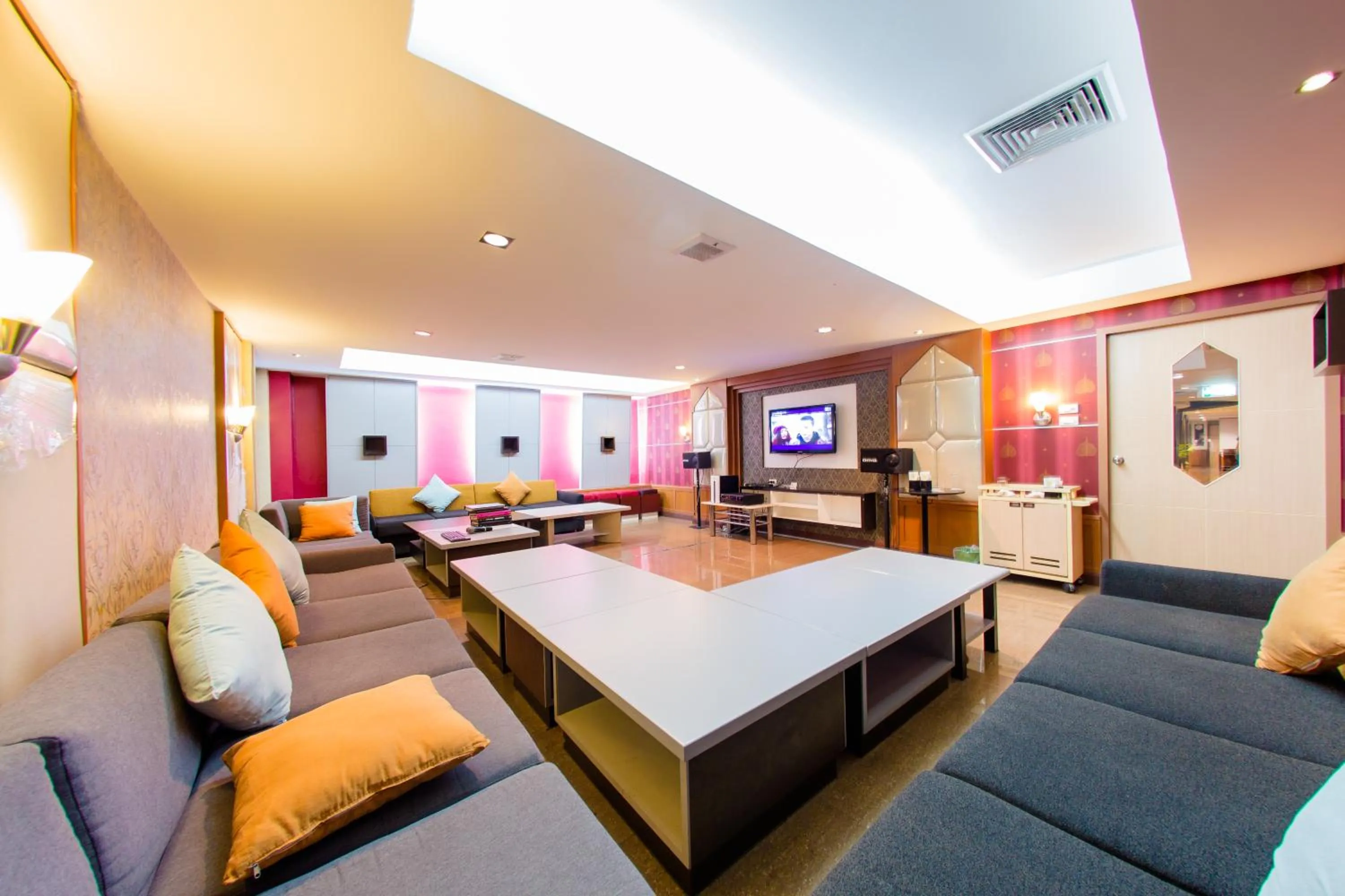 Logo/Certificate/Sign, Bed in The Twin Lotus Hotel