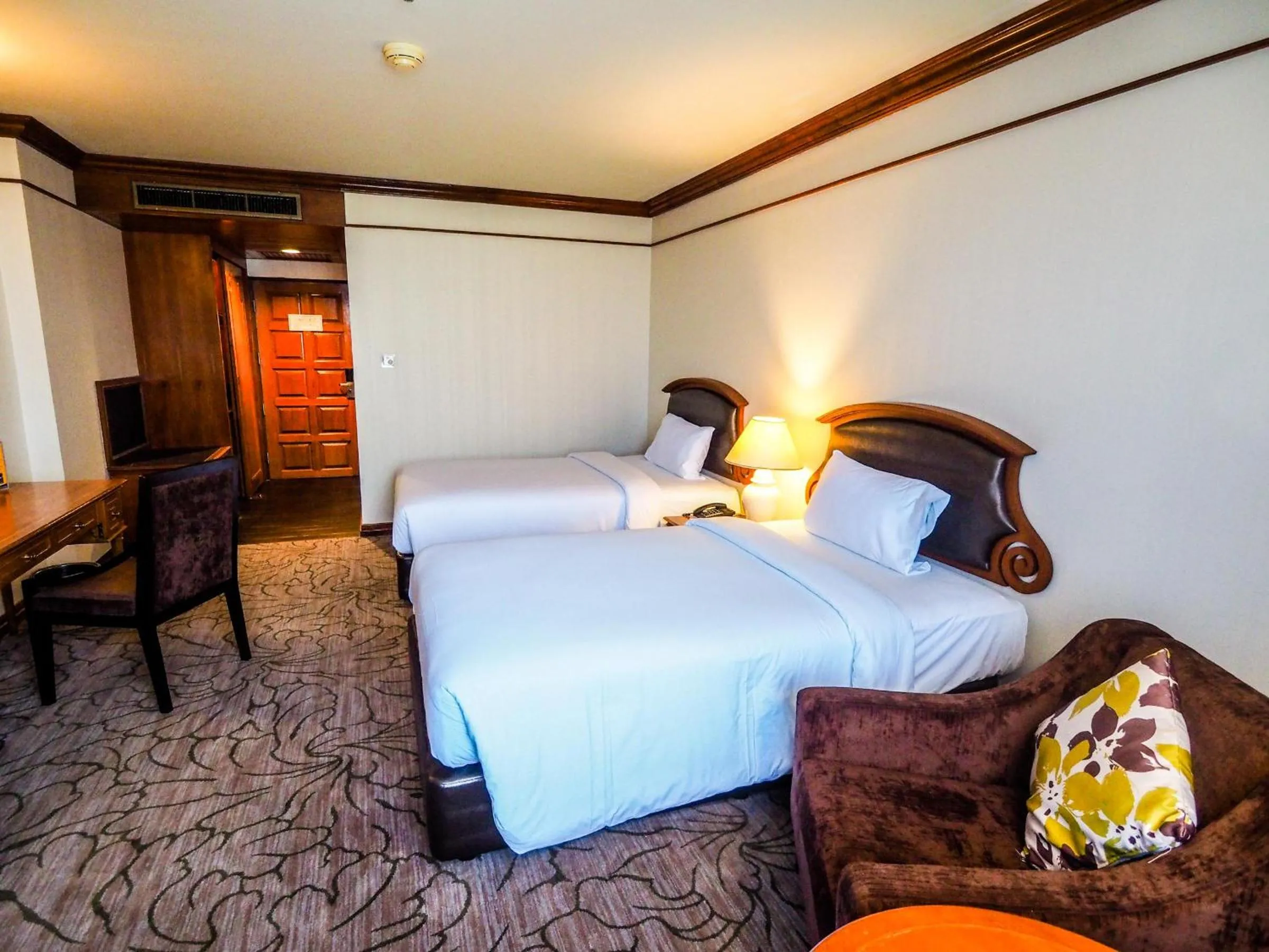 Bedroom, Bed in The Twin Lotus Hotel