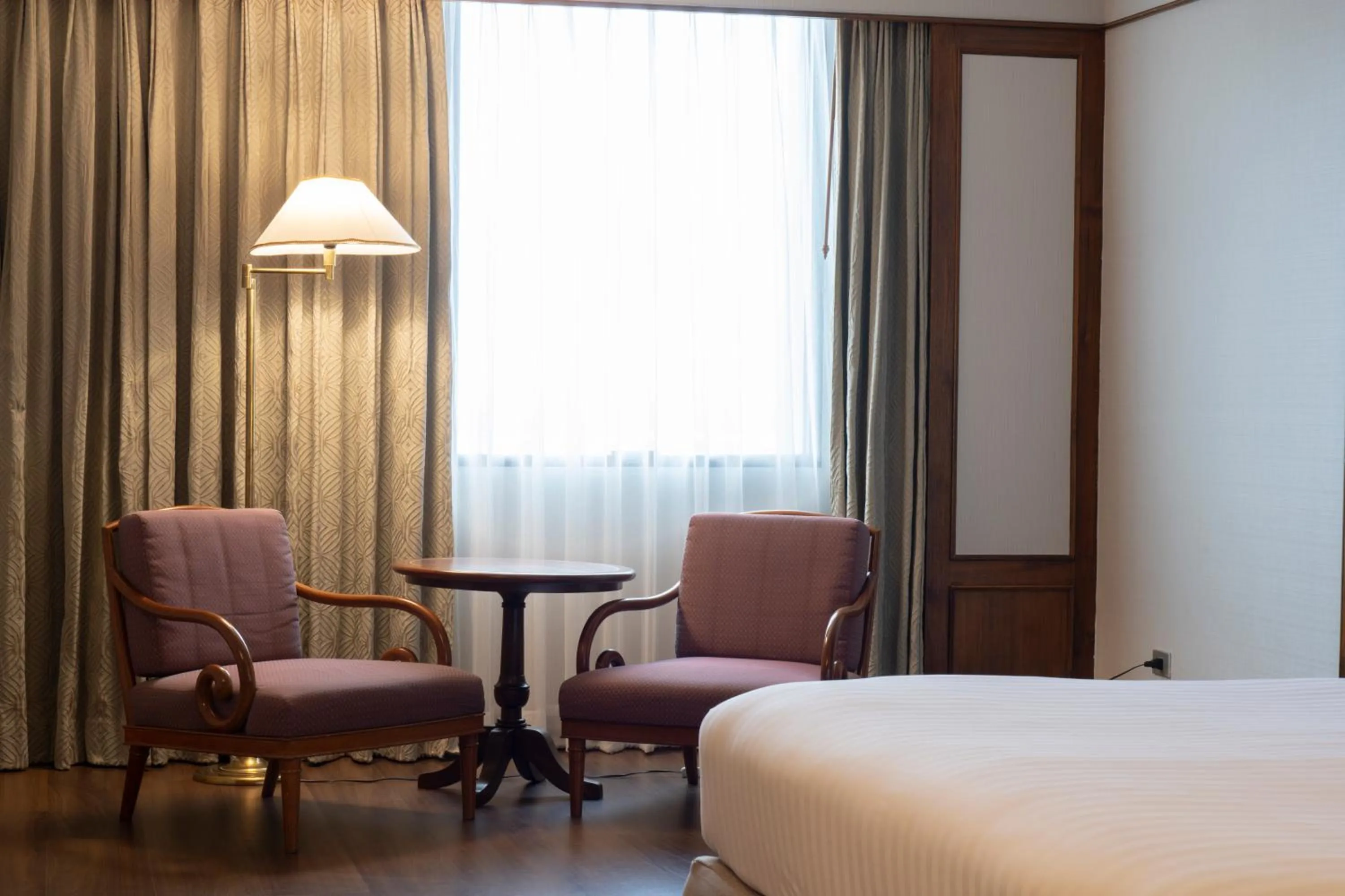 Seating area, Bed in The Twin Lotus Hotel