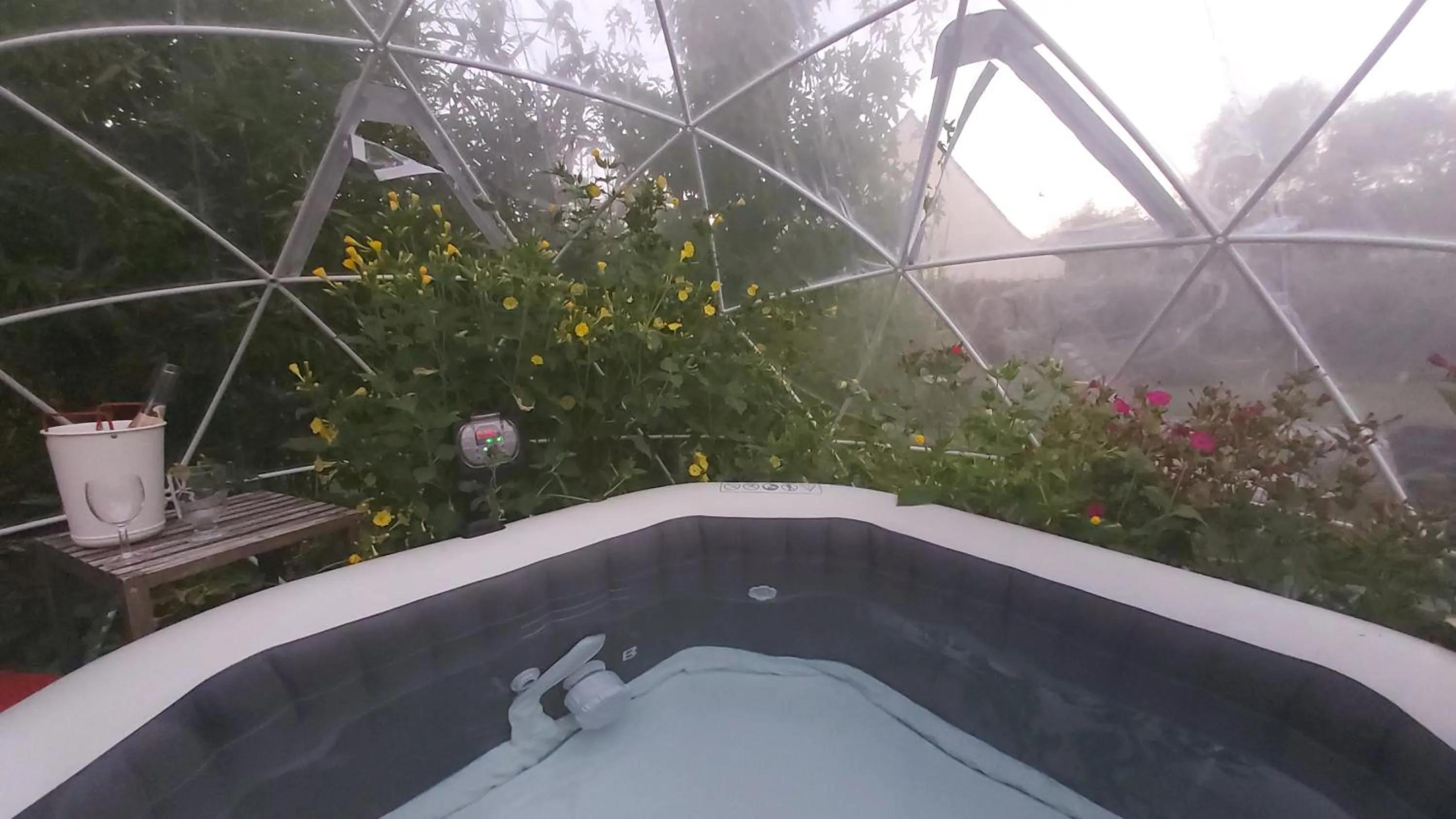 Hot Tub in L'Oustaou du Bodo