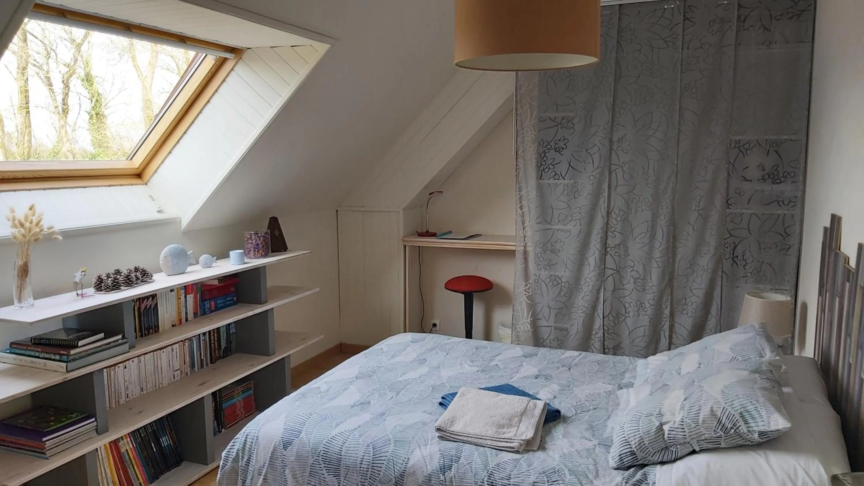 Bedroom, Bed in L'Oustaou du Bodo