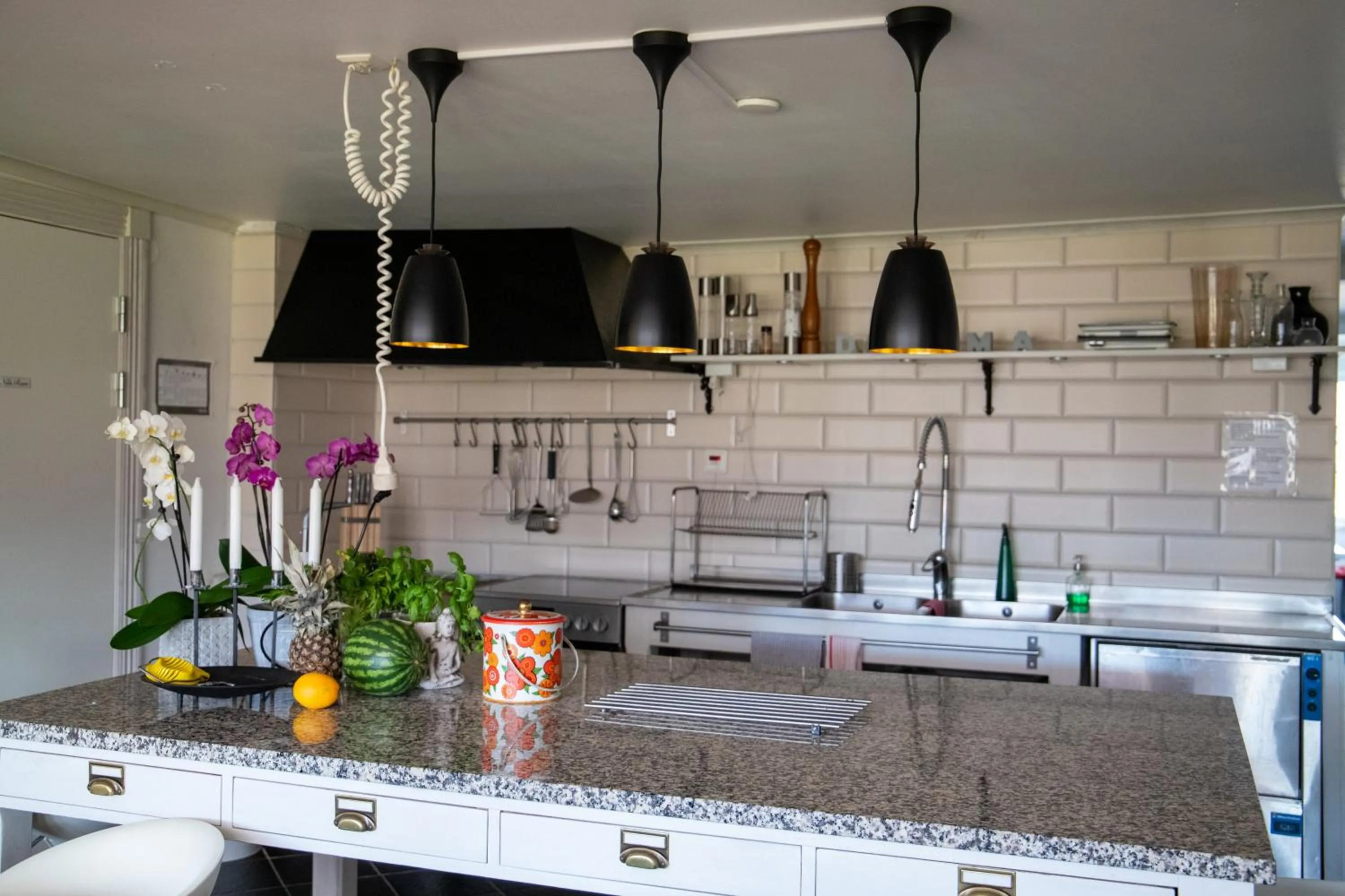 Communal kitchen in Mamma Carinas Pensionat B&B