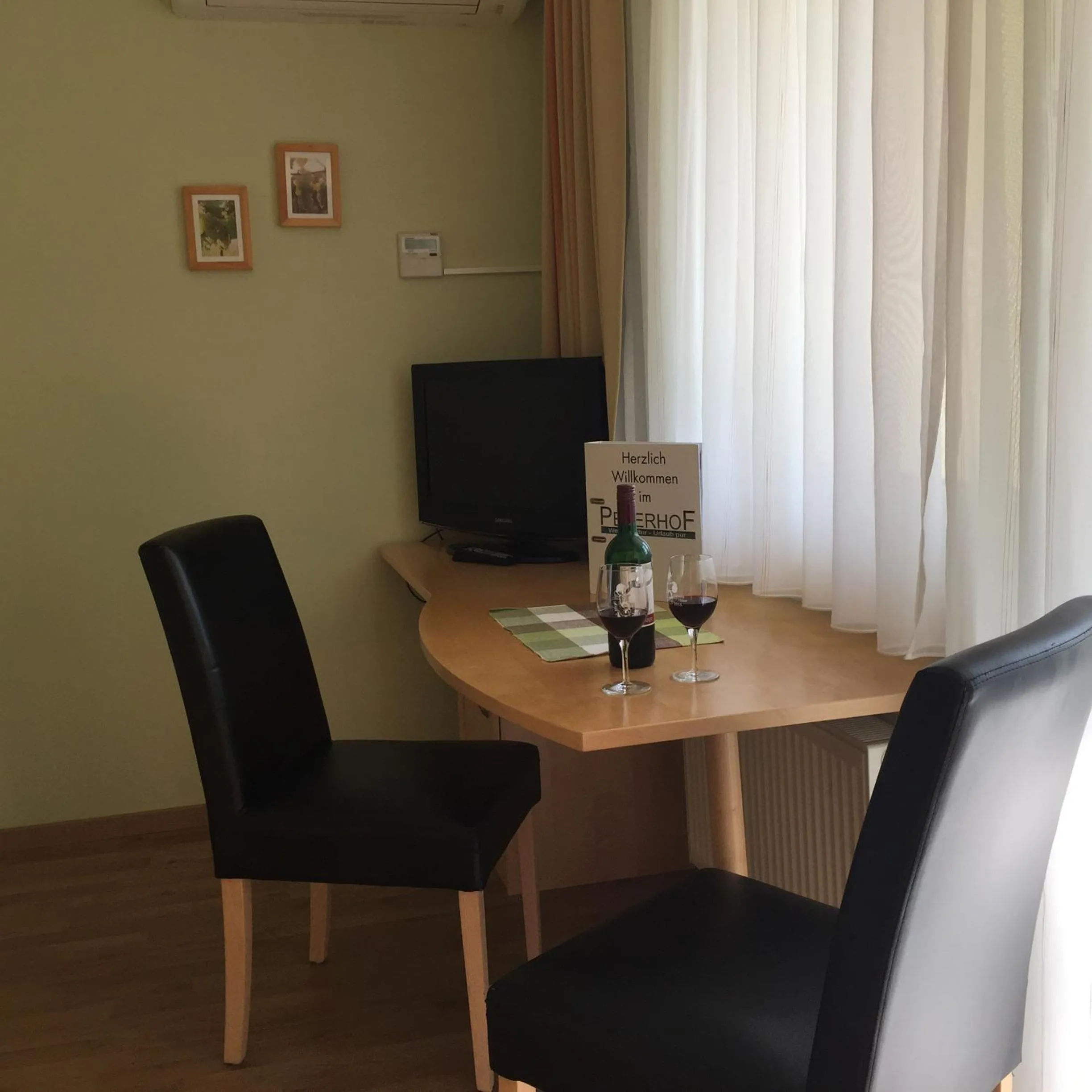 Photo of the whole room in Pension Peterhof