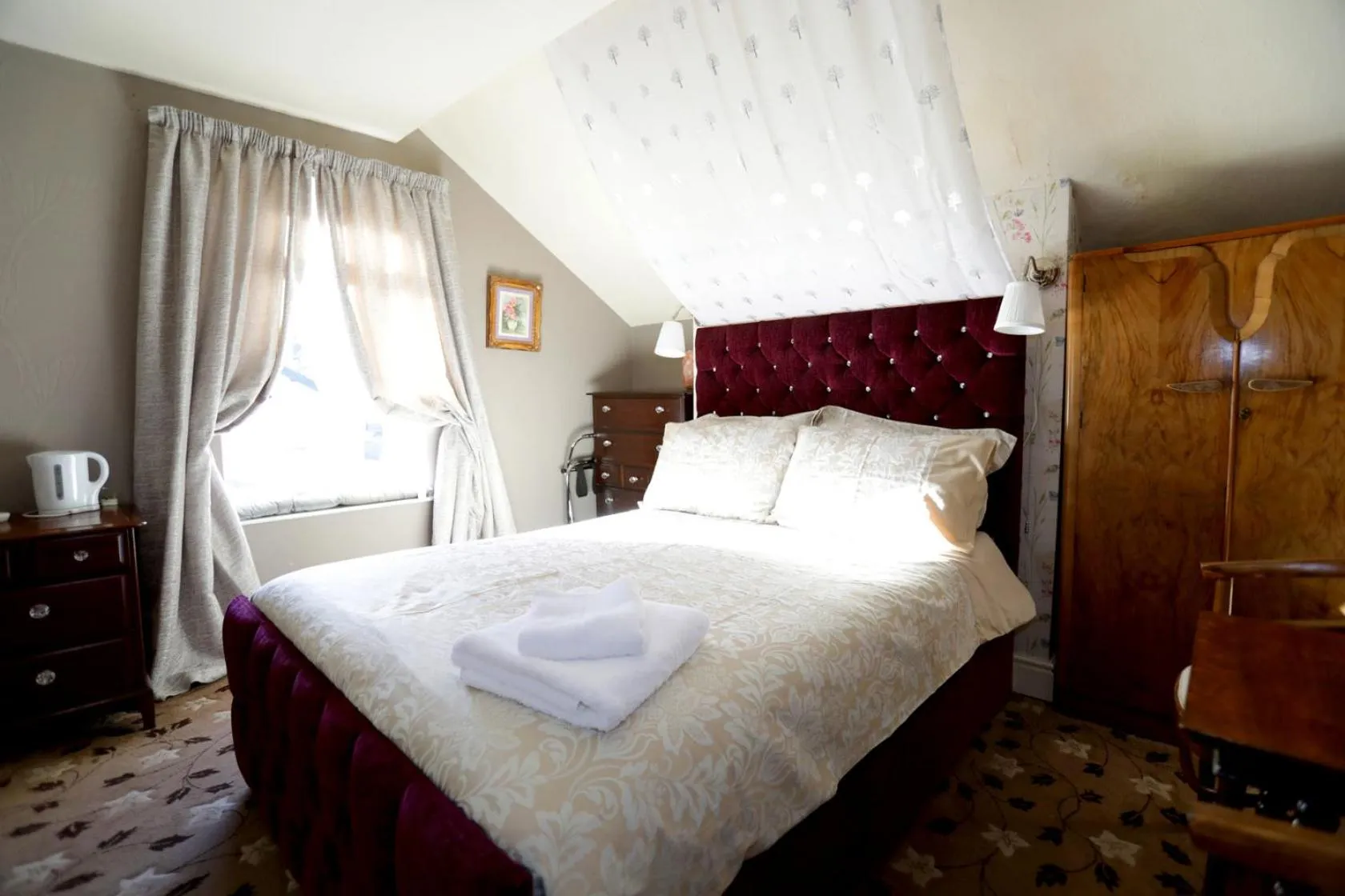 Bedroom, Bed in Bryn Woodlands House