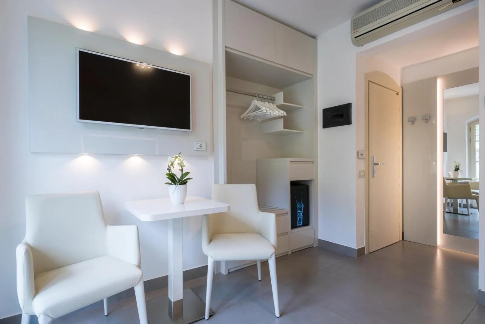 Photo of the whole room in Hotel Vega