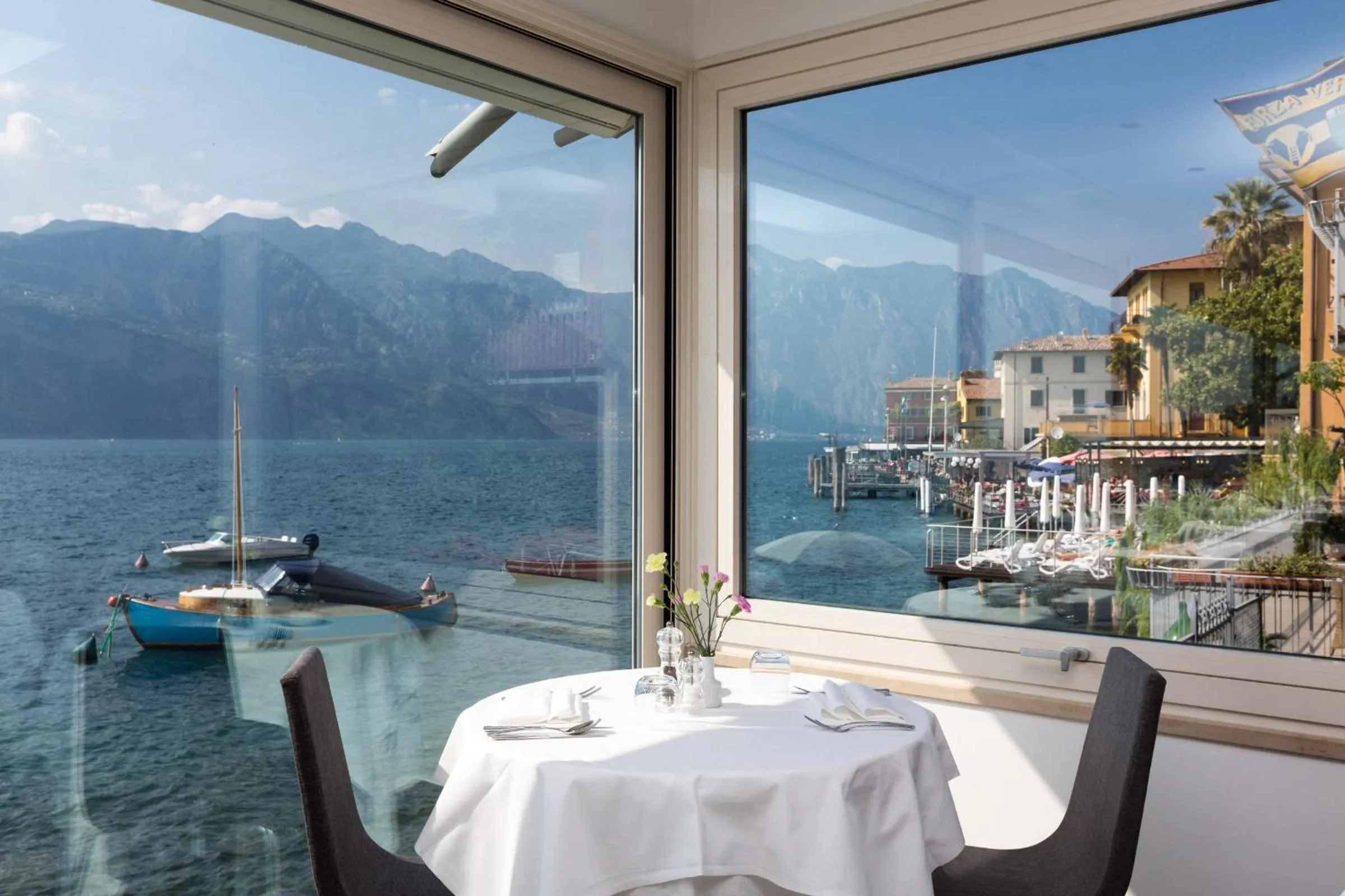 Restaurant/places to eat in Hotel Vega