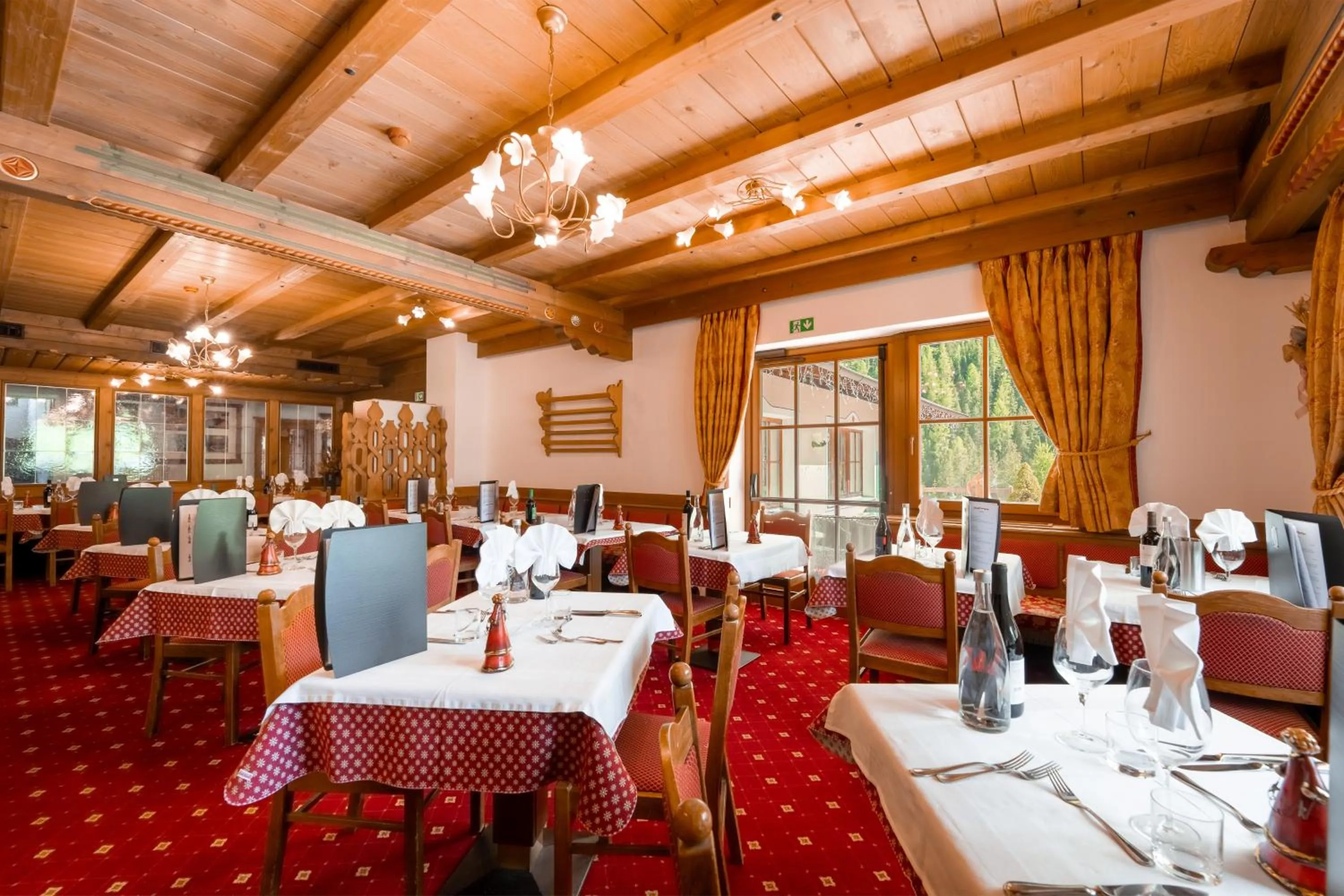 Lounge or bar in Hotel Dolomites Inn