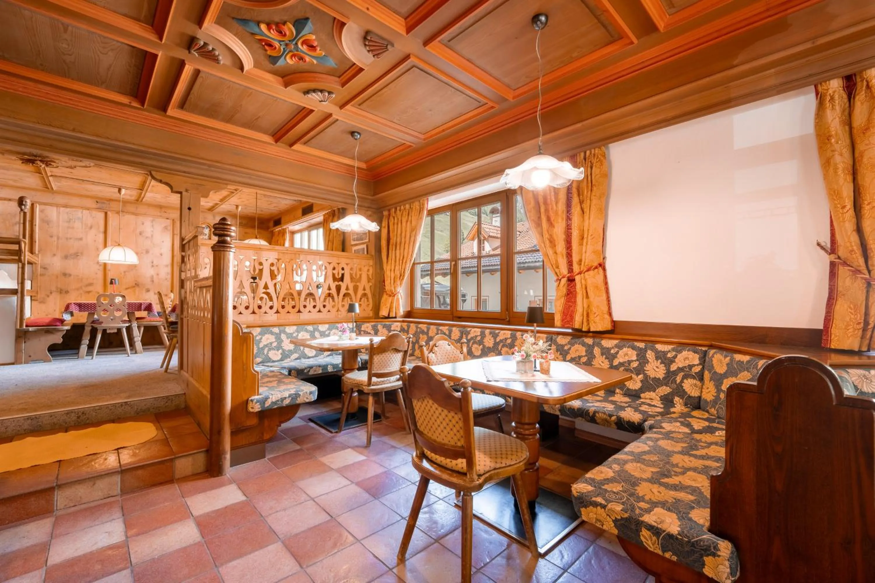 Lounge or bar in Hotel Dolomites Inn