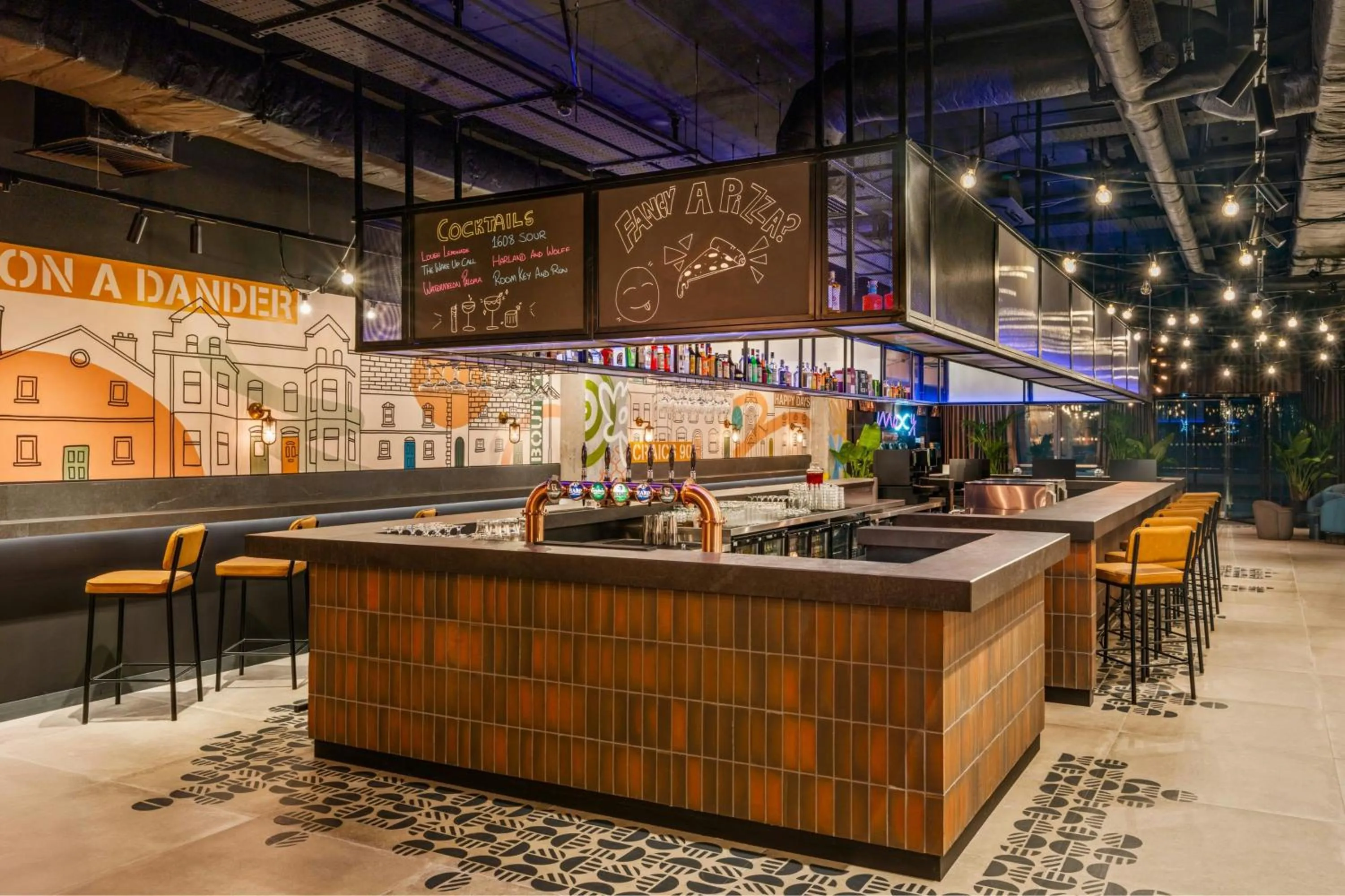 Lounge or bar in Moxy Belfast City