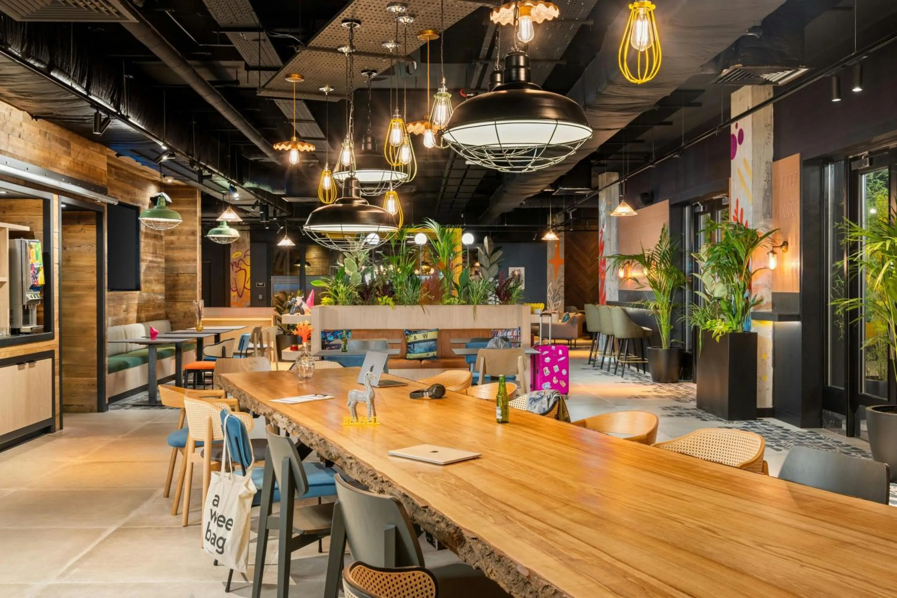 Lounge or bar in Moxy Belfast City