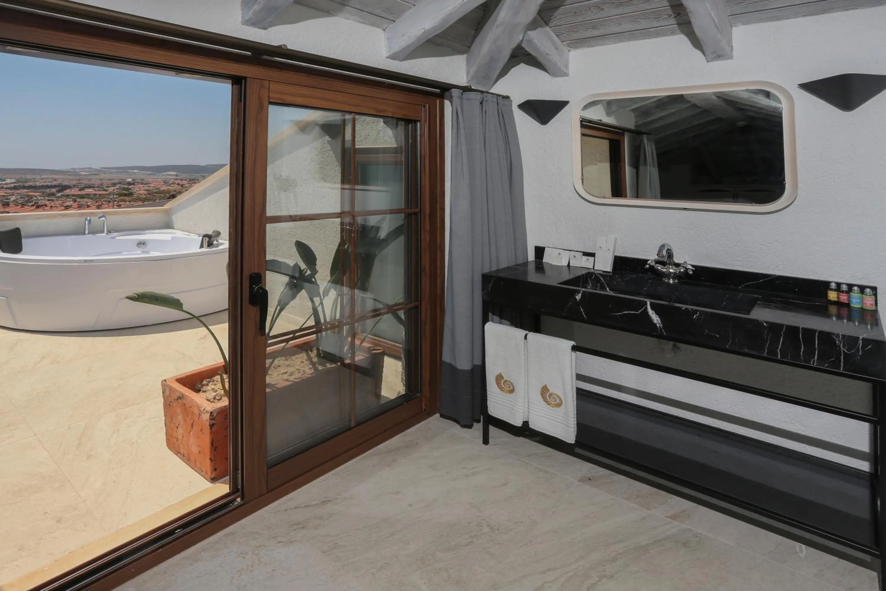 Avalon Boutique Hotel & Suites