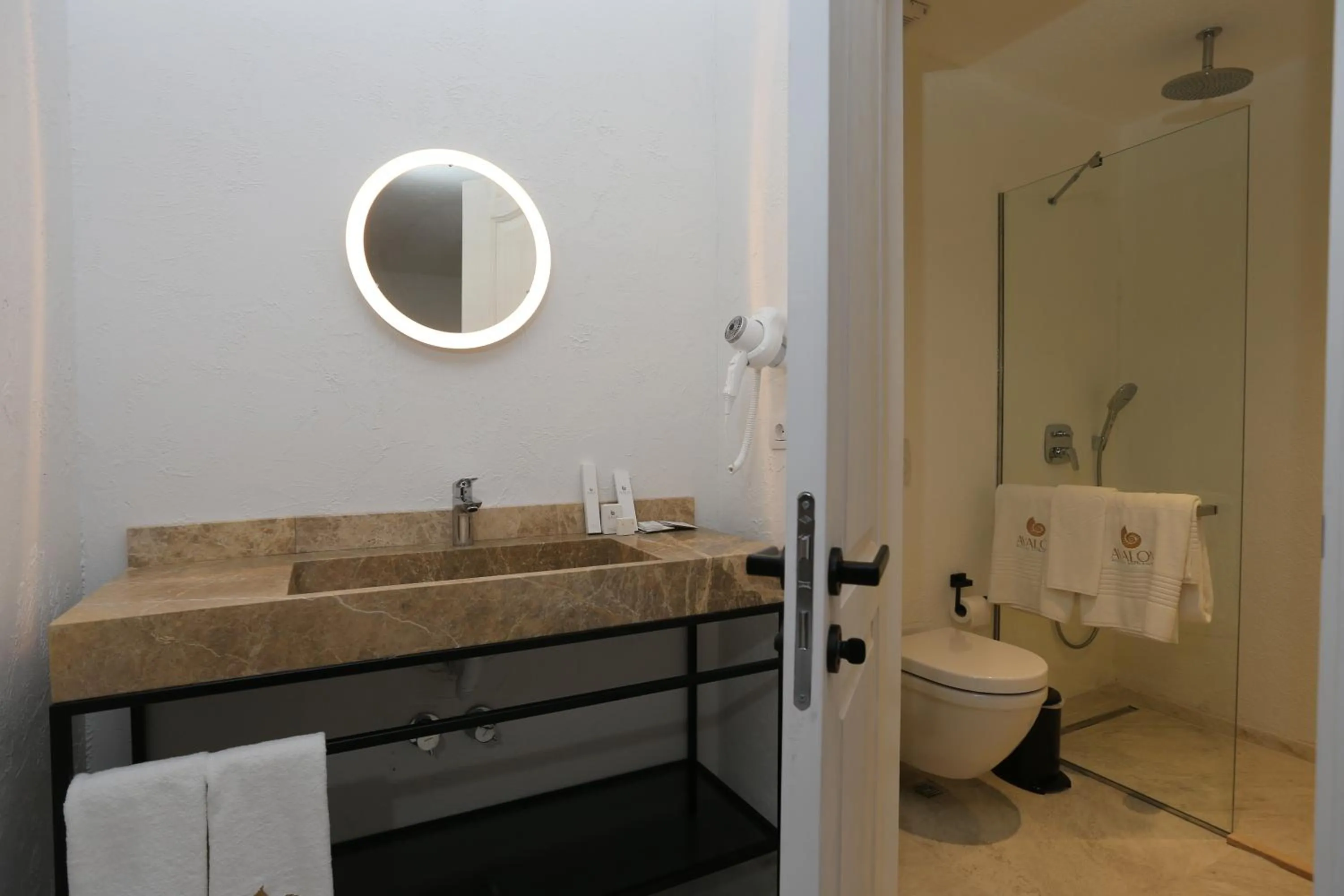 Avalon Boutique Hotel & Suites