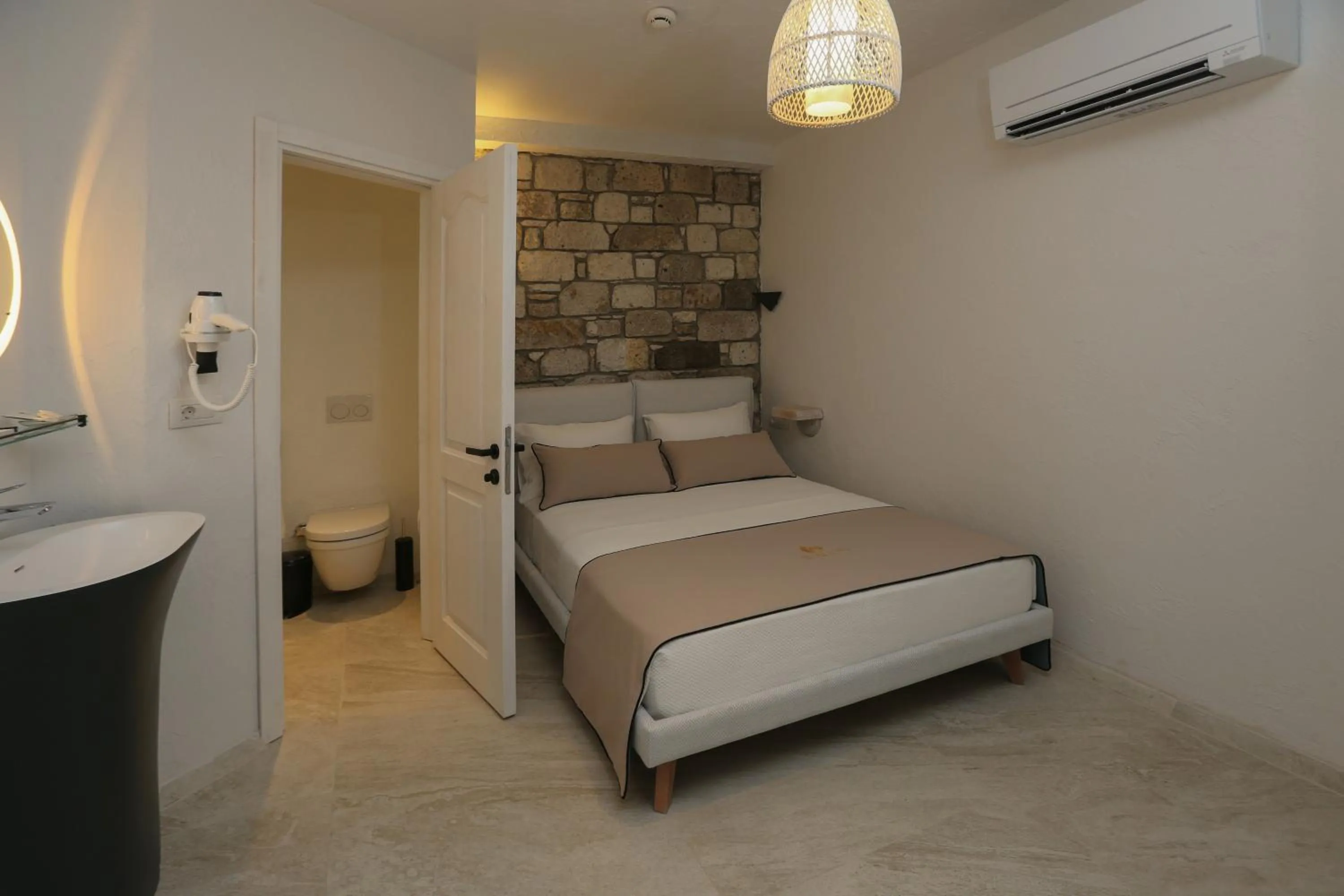 Avalon Boutique Hotel & Suites