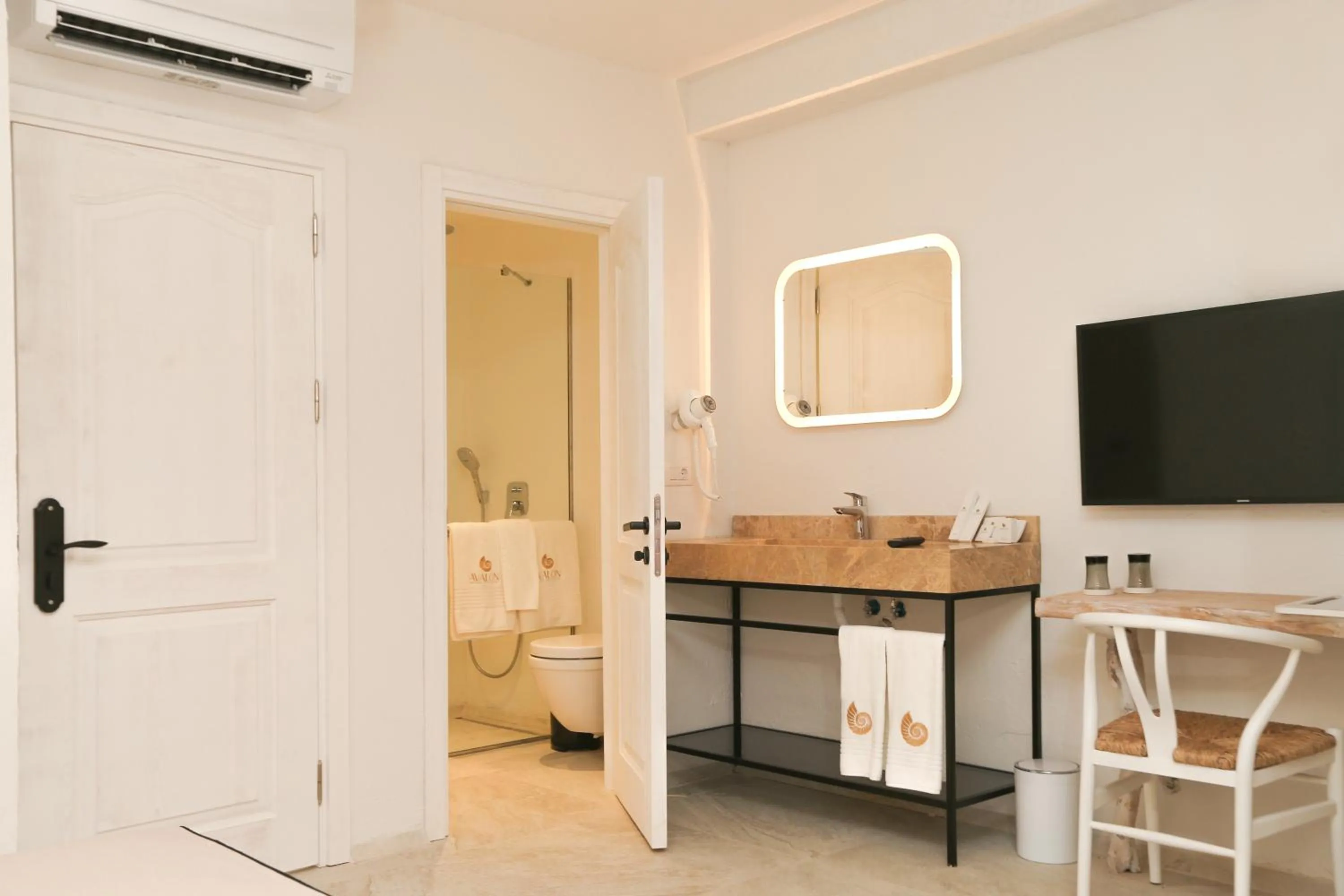 Avalon Boutique Hotel & Suites