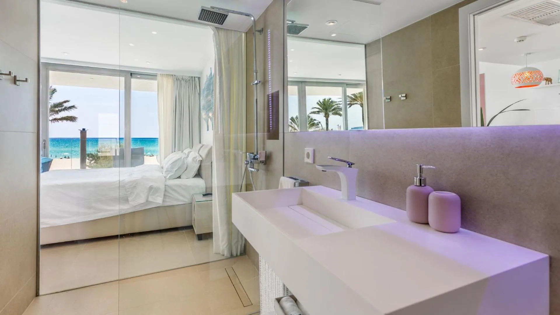 Bathroom, Bed in The Hype Beachhouse