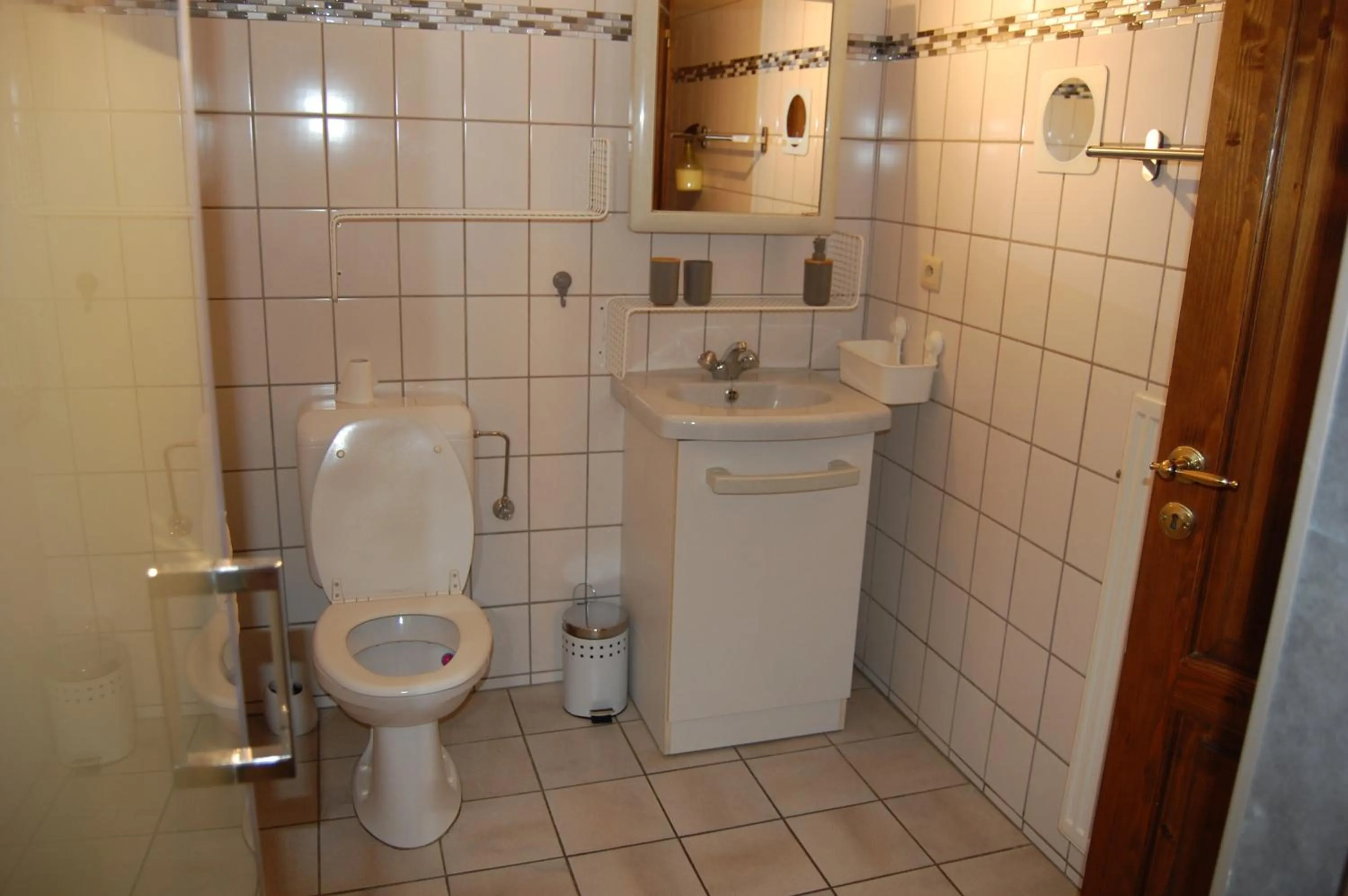 Toilet in Appartement Fleurs des champs - Esc'Appart