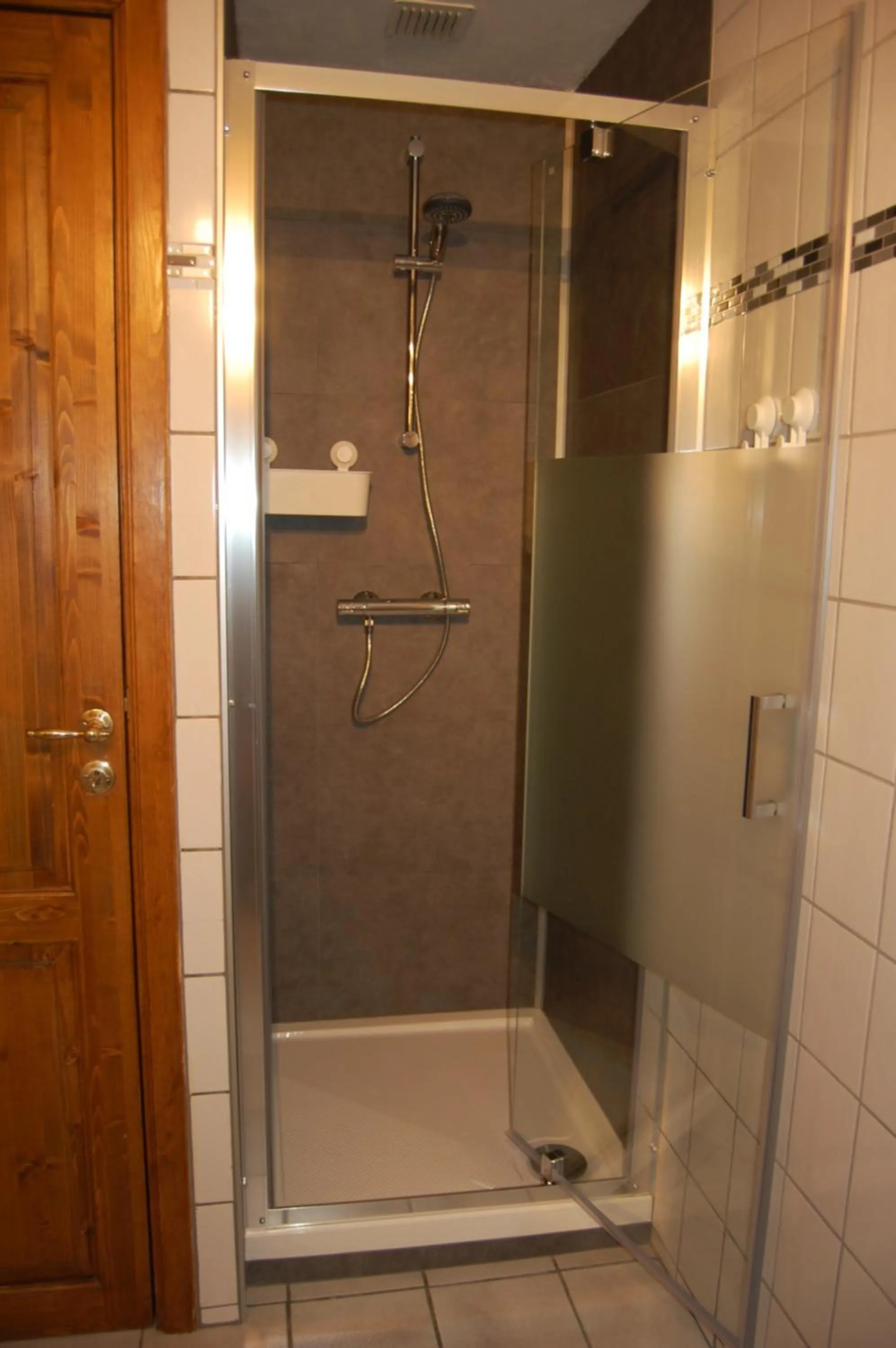 Shower in Appartement Fleurs des champs - Esc'Appart