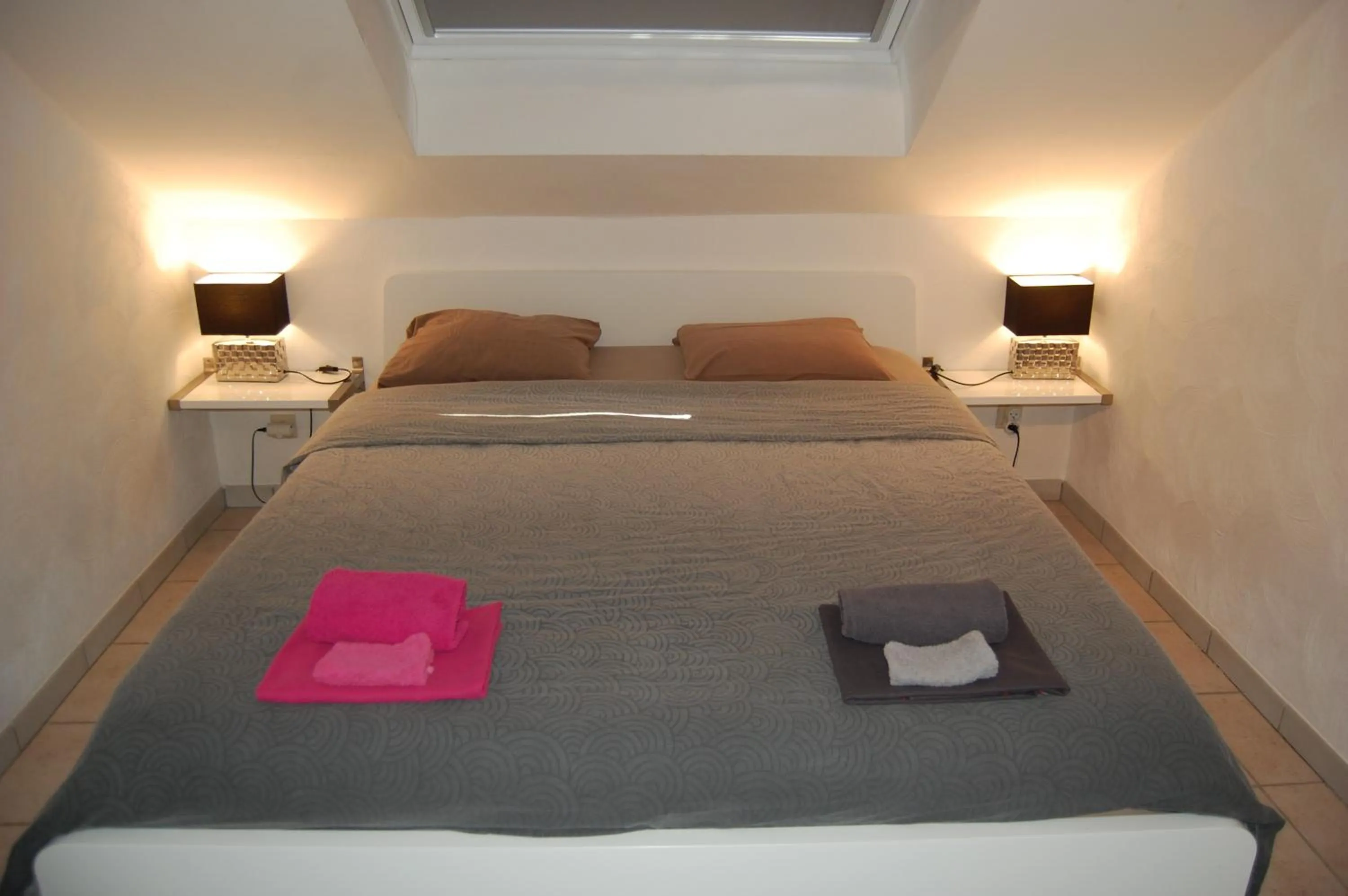 Photo of the whole room, Bed in Appartement Fleurs des champs - Esc'Appart