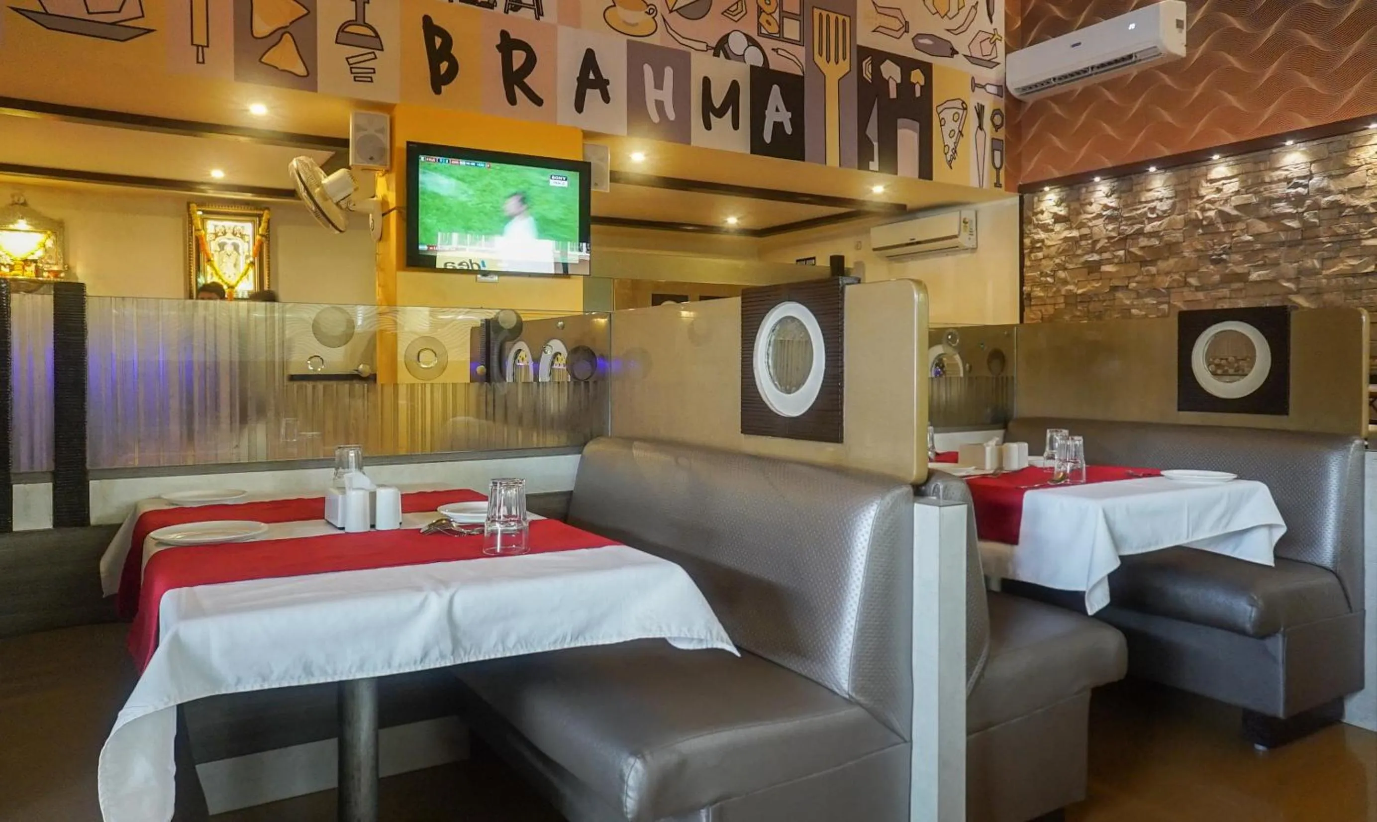 Restaurant/places to eat in Treebo Brahma Regency