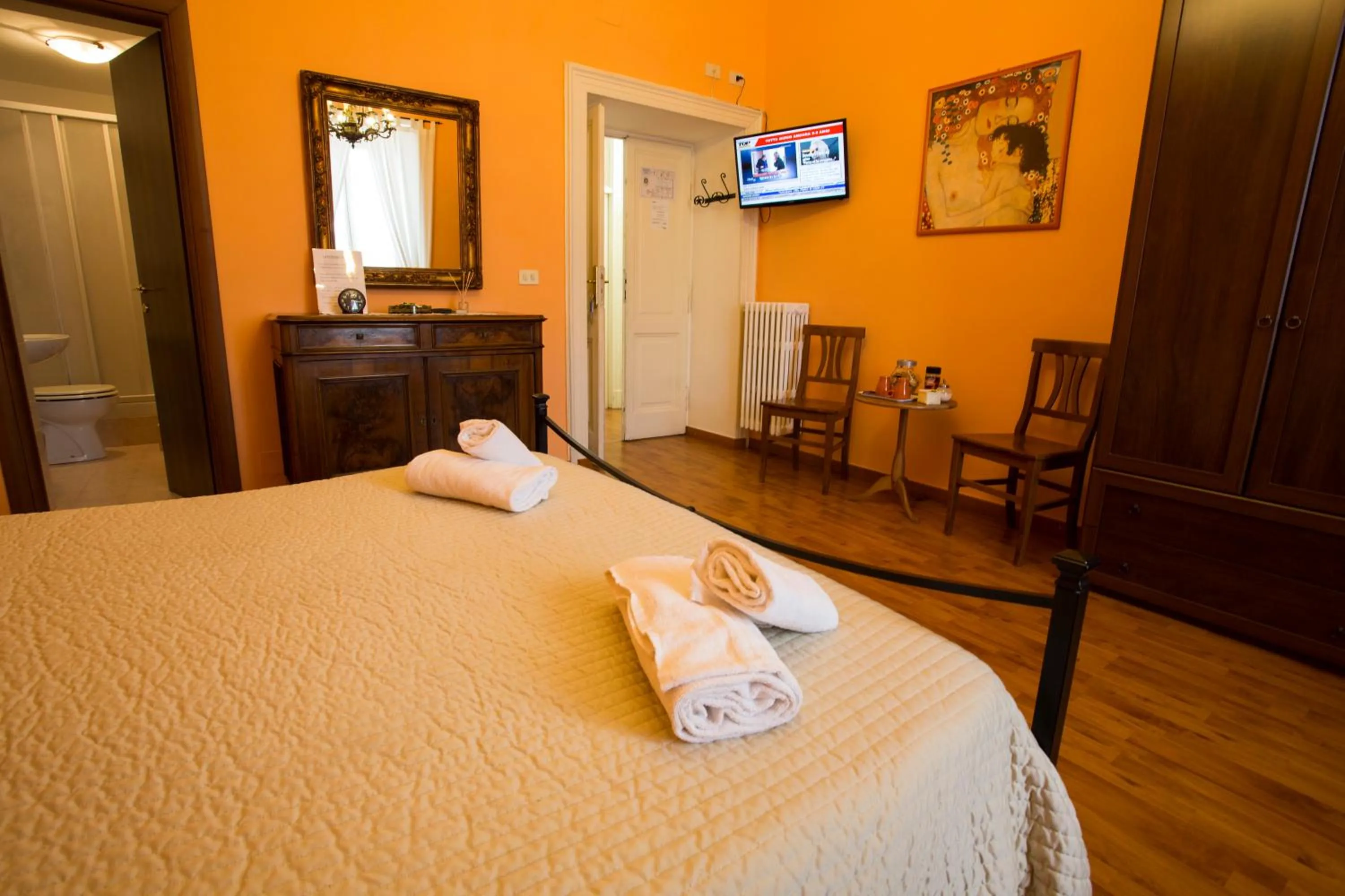 Bathroom, Bed in Laterano Inn