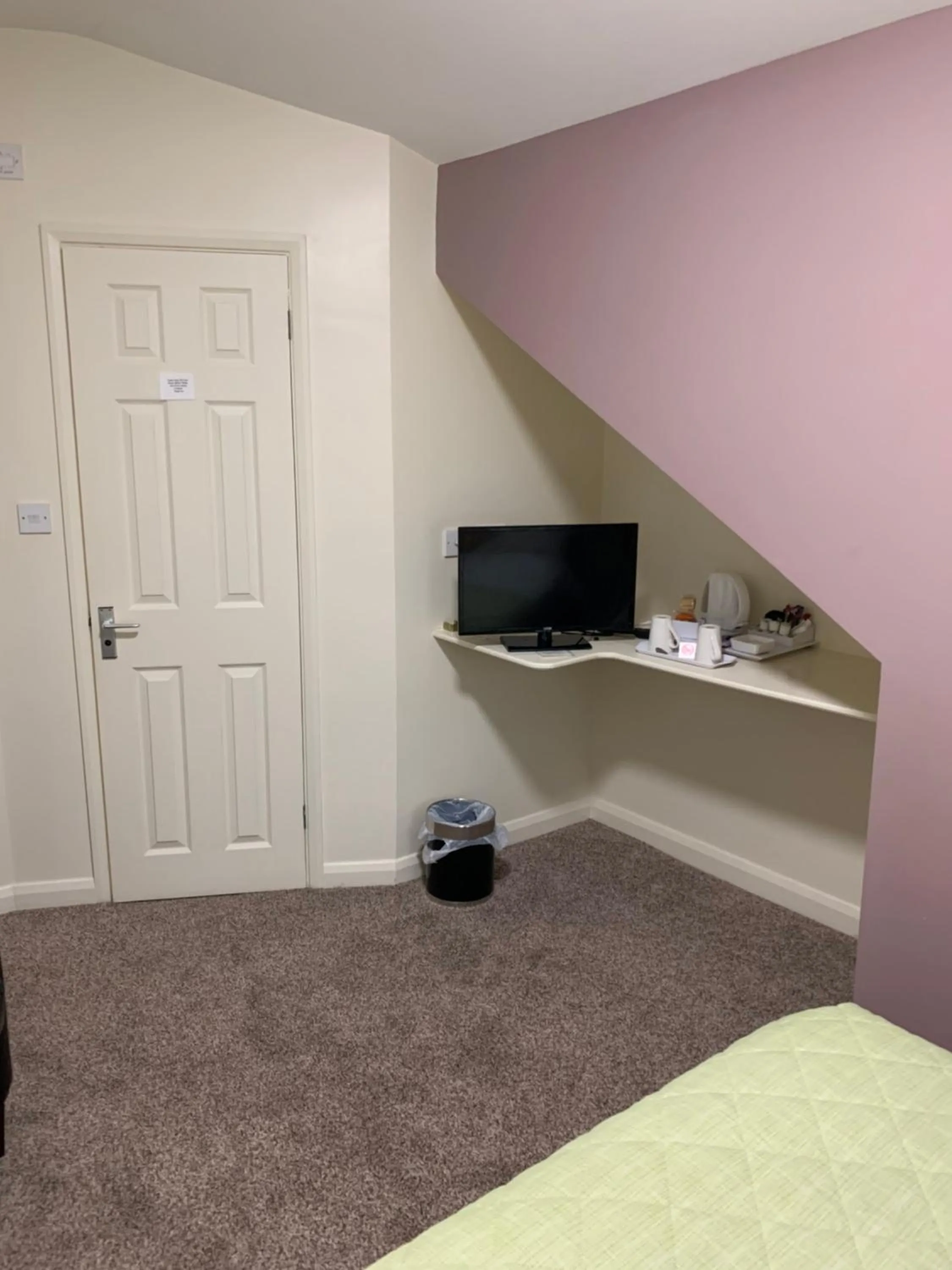 Bed in Redbeck Motel