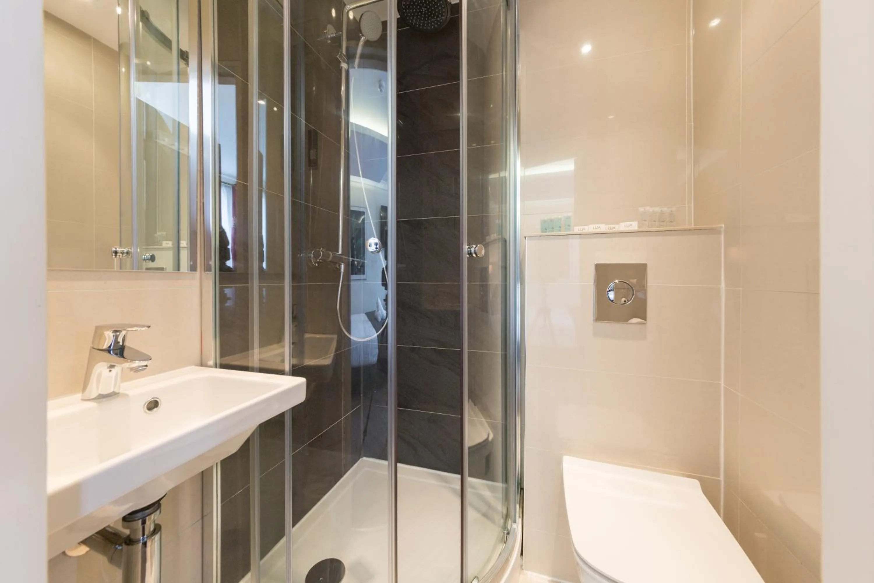 Bathroom in Chester Hotel