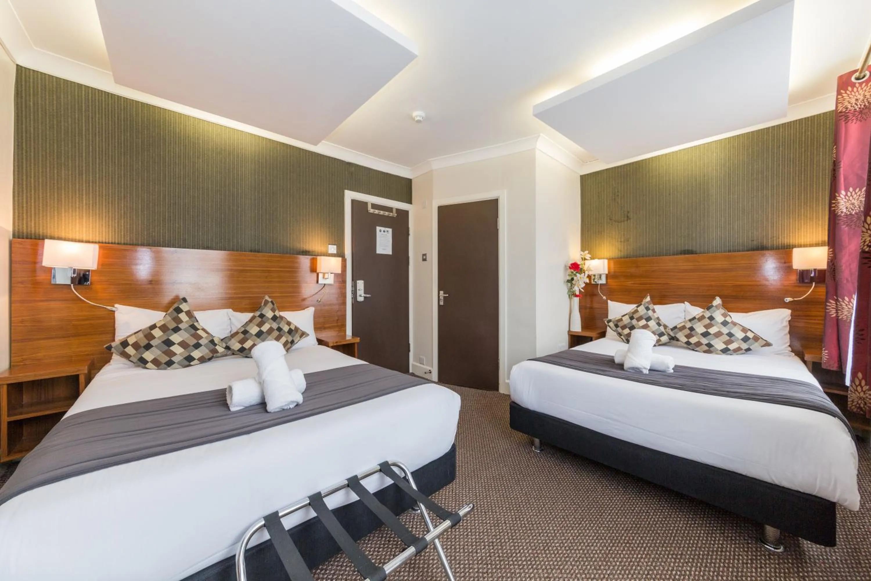 Photo of the whole room, Bed in Chester Hotel