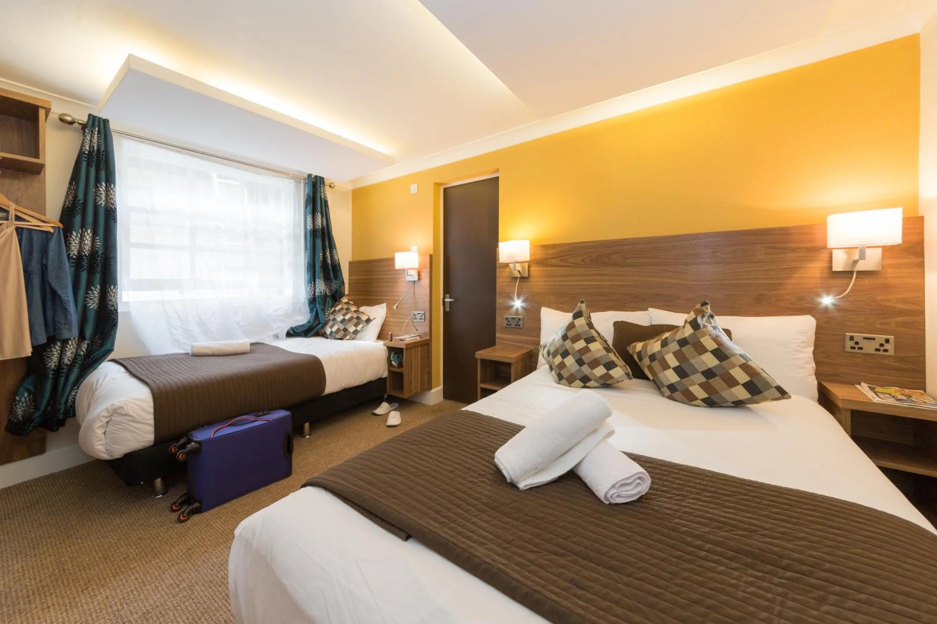 Bedroom, Bed in Chester Hotel