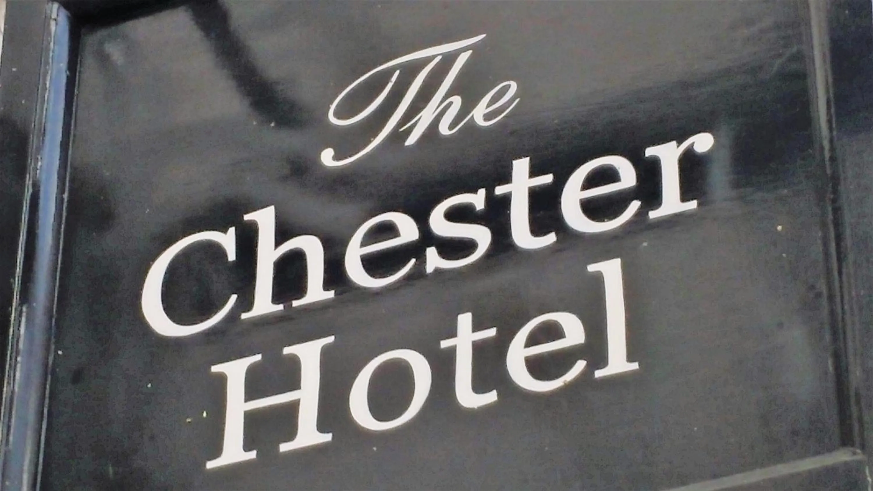 Facade/entrance in Chester Hotel