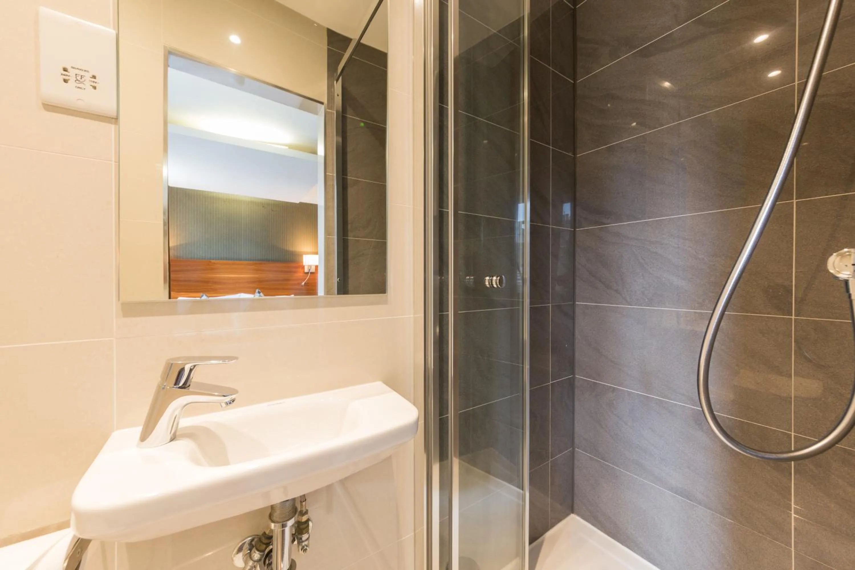 Shower in Chester Hotel