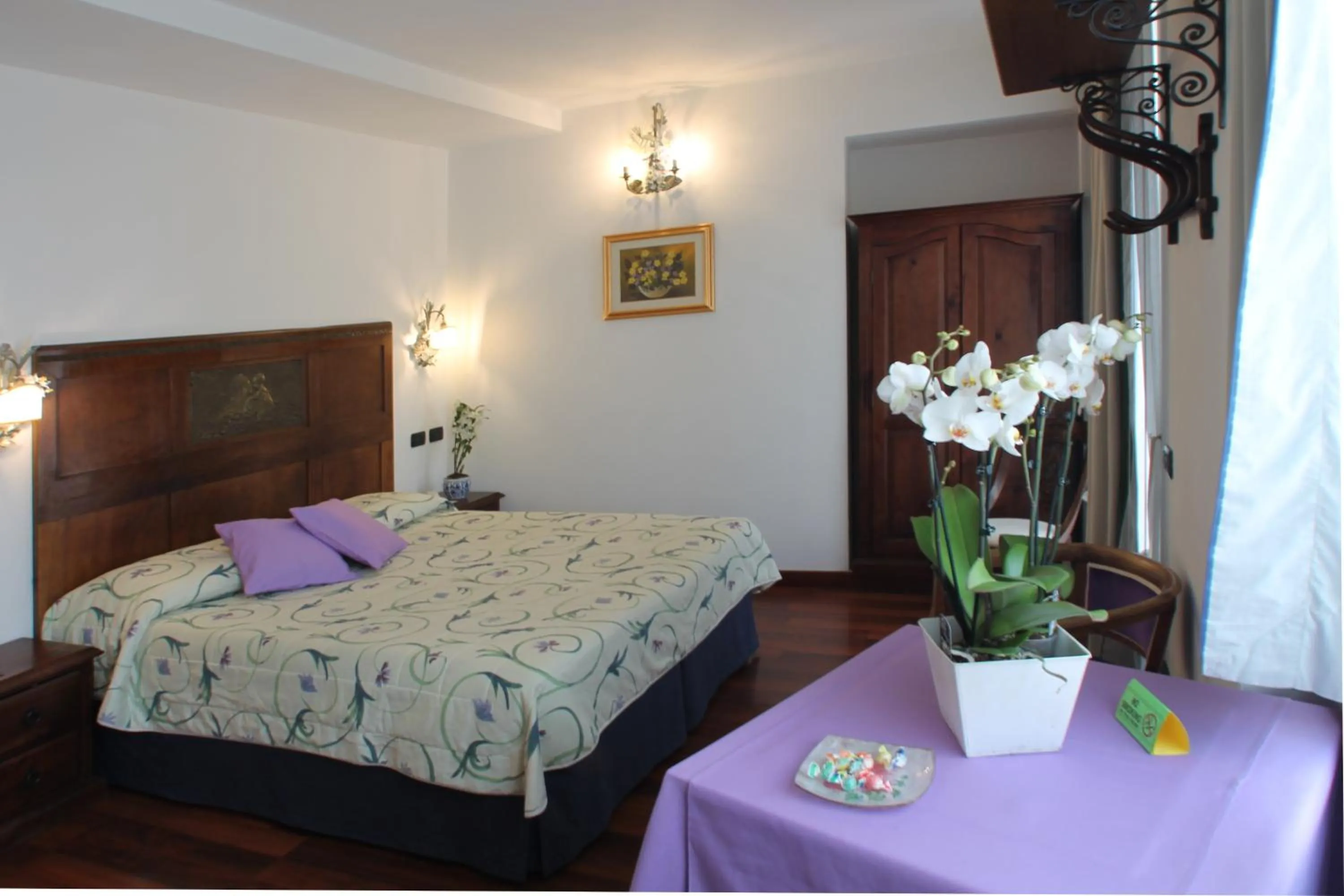 Photo of the whole room, Bed in Hotel Centrale Bellagio