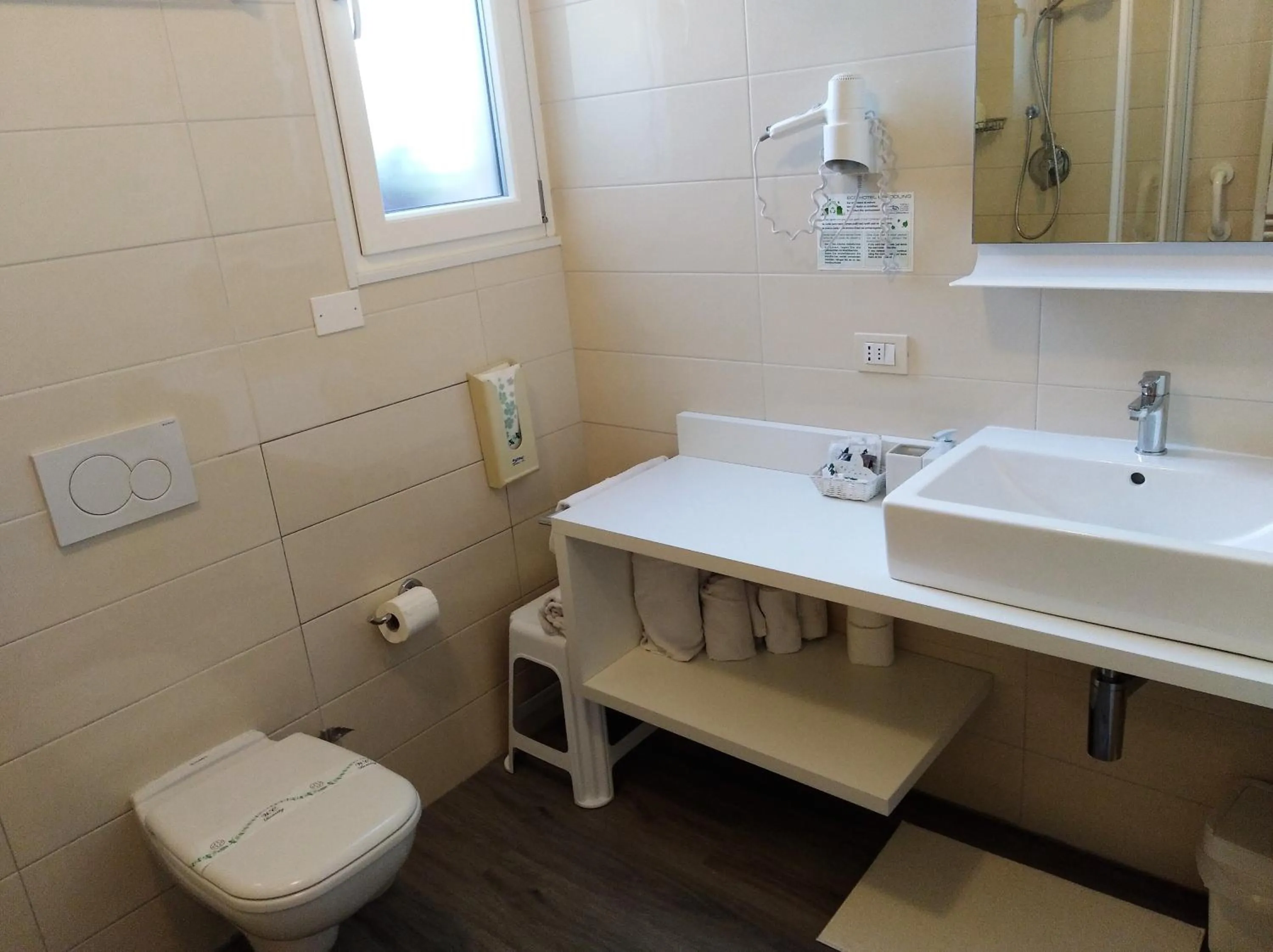 Toilet in Hotel Orchidea